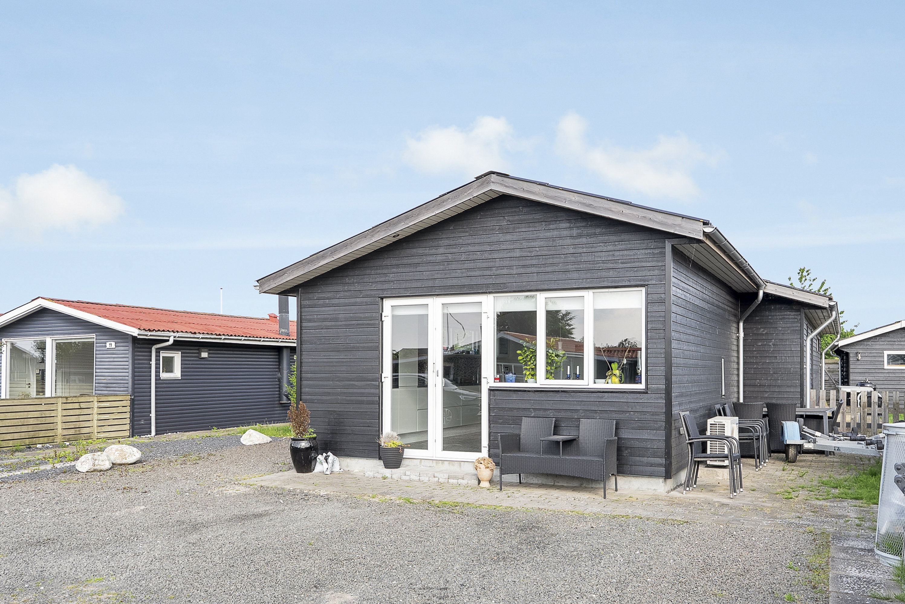 Fremhævet facade billede i fuldskærmstilstand. Billede af Krusesvej 17, Hasmark Strand, 5450 Otterup