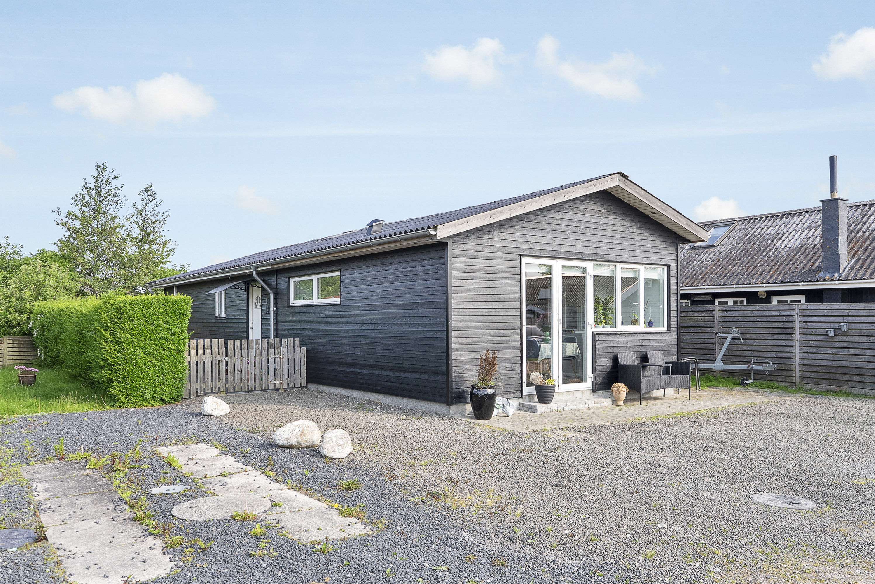 Fremhævet facade billede i fuldskærmstilstand. Billede af Krusesvej 17, Hasmark Strand, 5450 Otterup