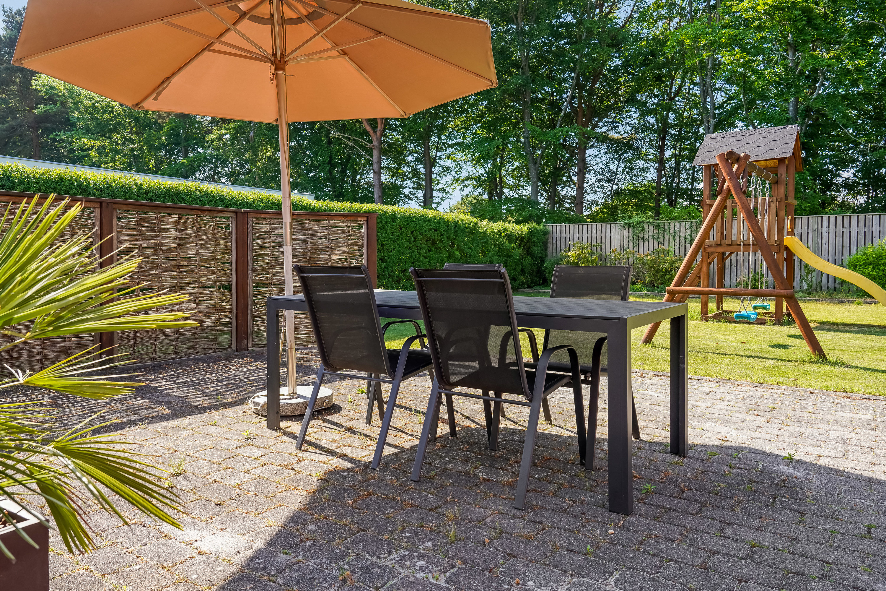 Fremhævet terrasse billede i fuldskærmstilstand. Billede af Munkemaen 21, Anderup, 5270 Odense N