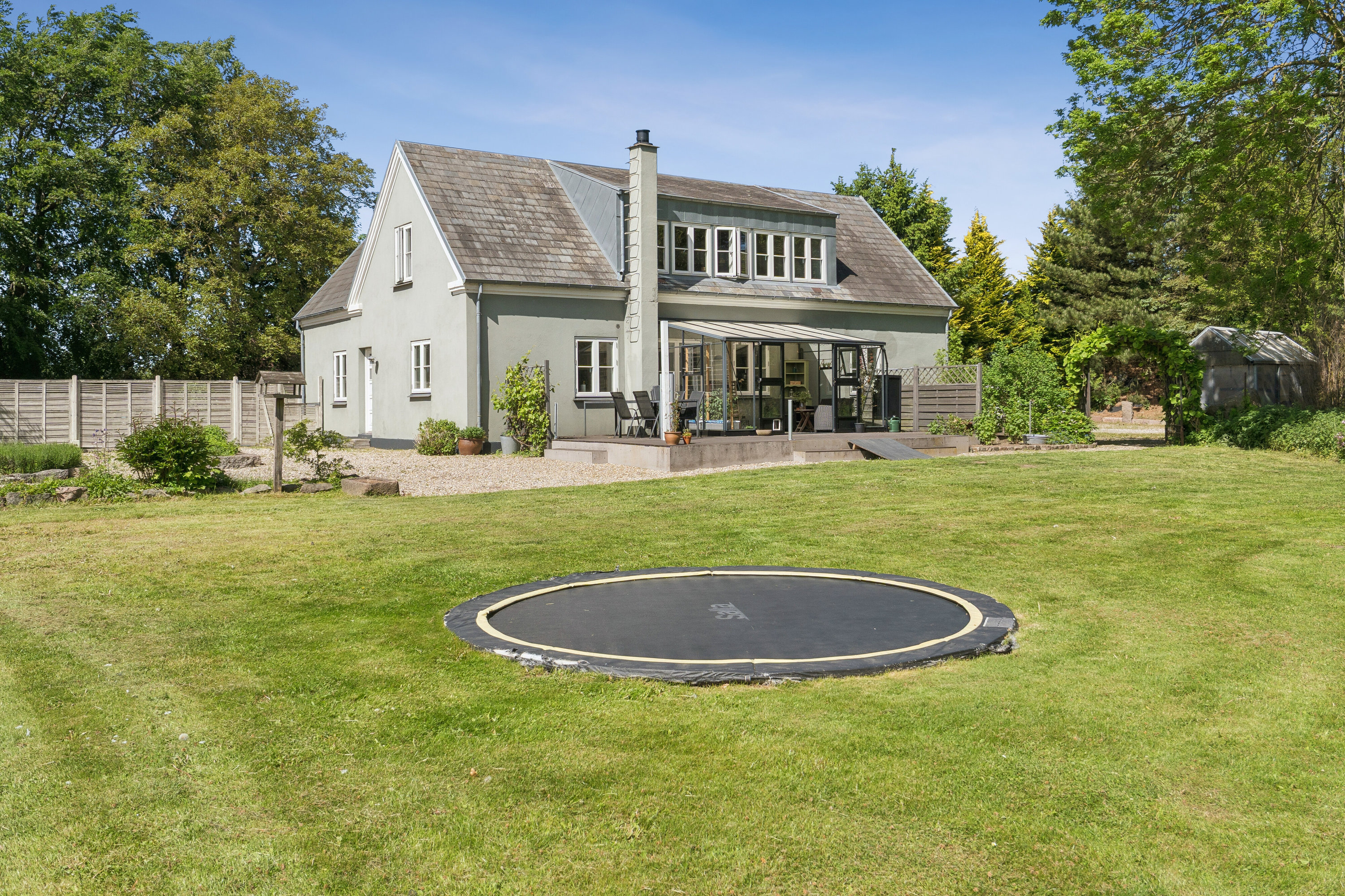 Fremhævet set fra haven billede i fuldskærmstilstand. Billede af Vesterskovvej 1, Årslev Mark, 5792 Årslev