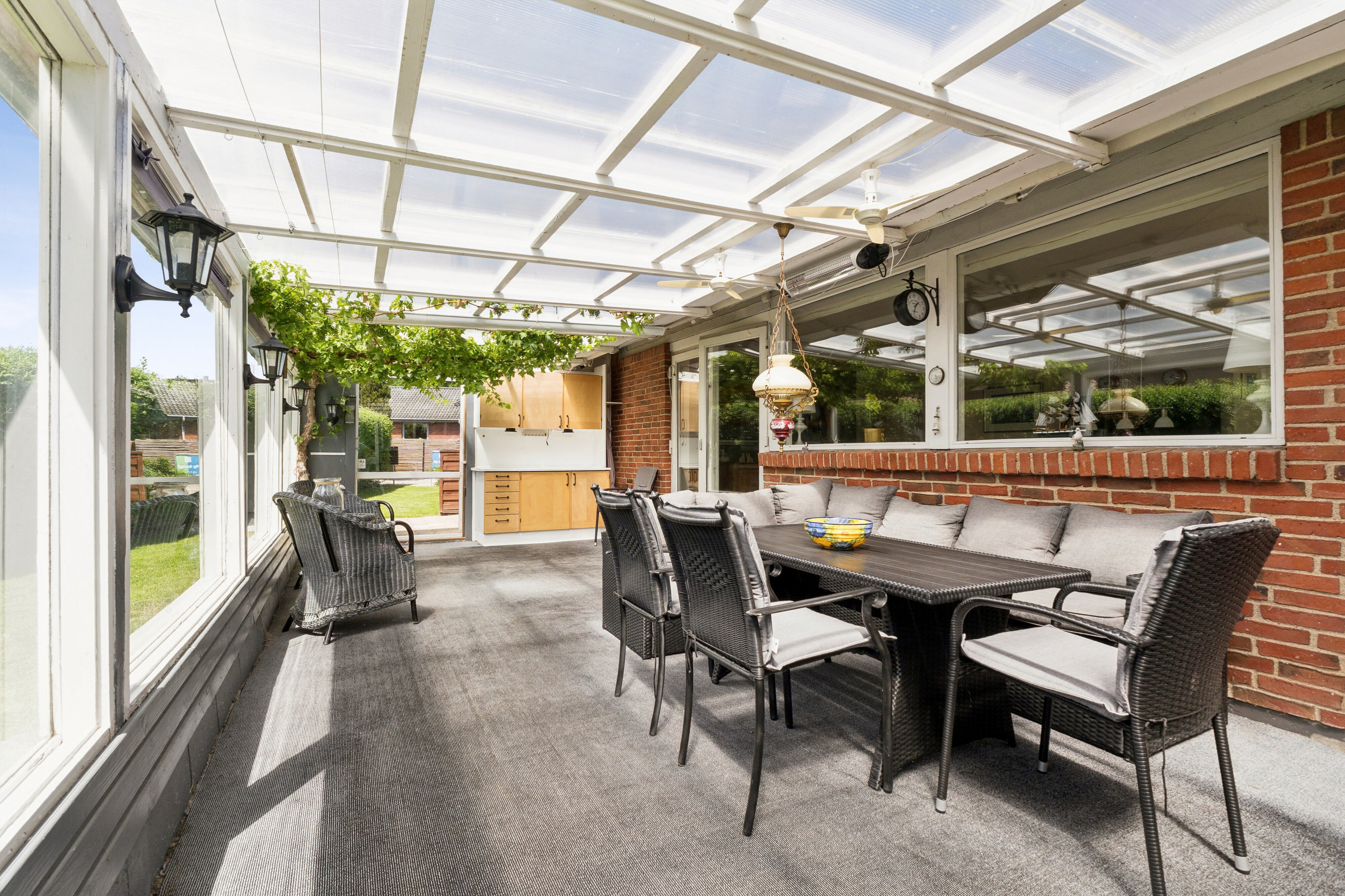 Fremhævet overdækket terrasse billede i fuldskærmstilstand. Billede af Wandallsvænge 45, 5700 Svendborg