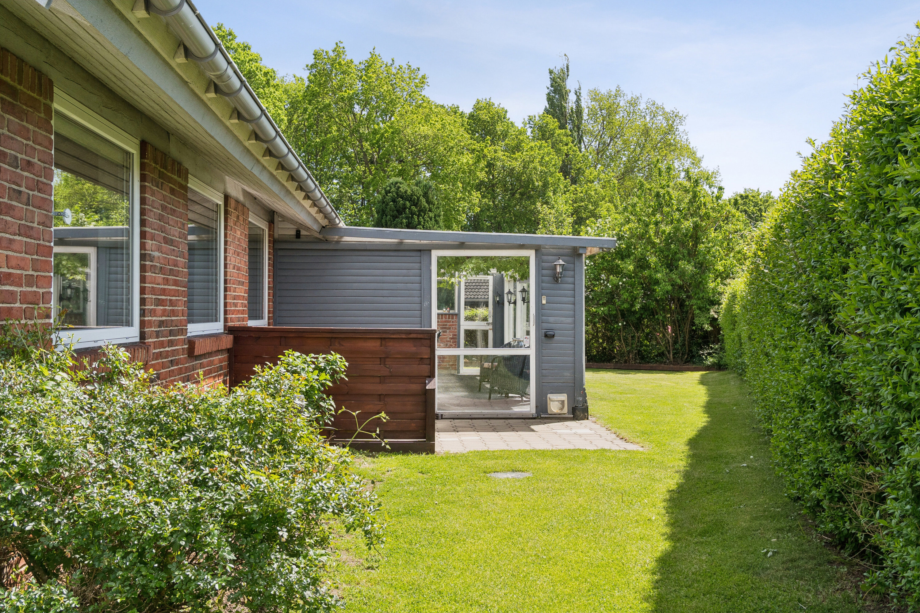 Fremhævet set fra haven billede i fuldskærmstilstand. Billede af Wandallsvænge 45, 5700 Svendborg