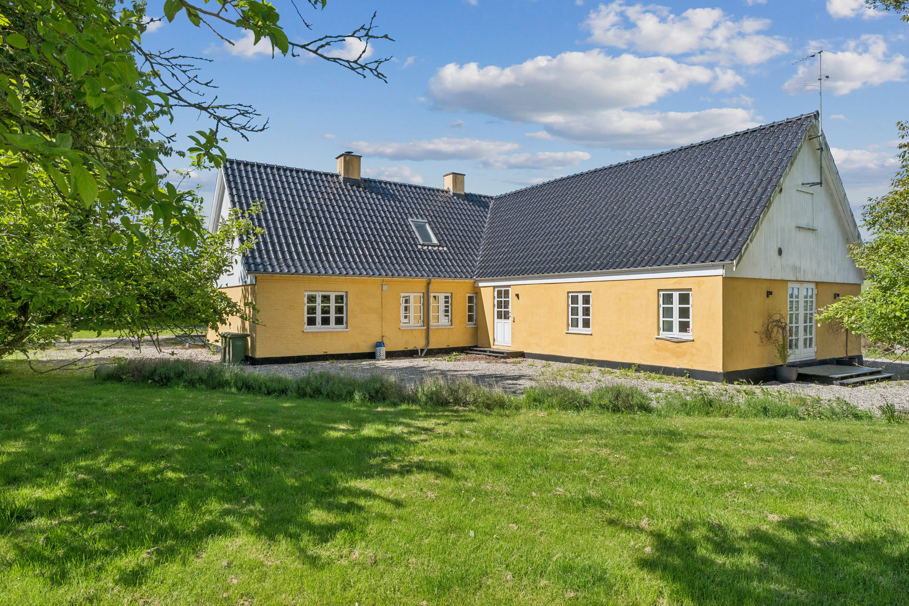 Fremhævet udendørs billede i fuldskærmstilstand. Billede af Hylledevej 18, Hyllede, 4683 Rønnede