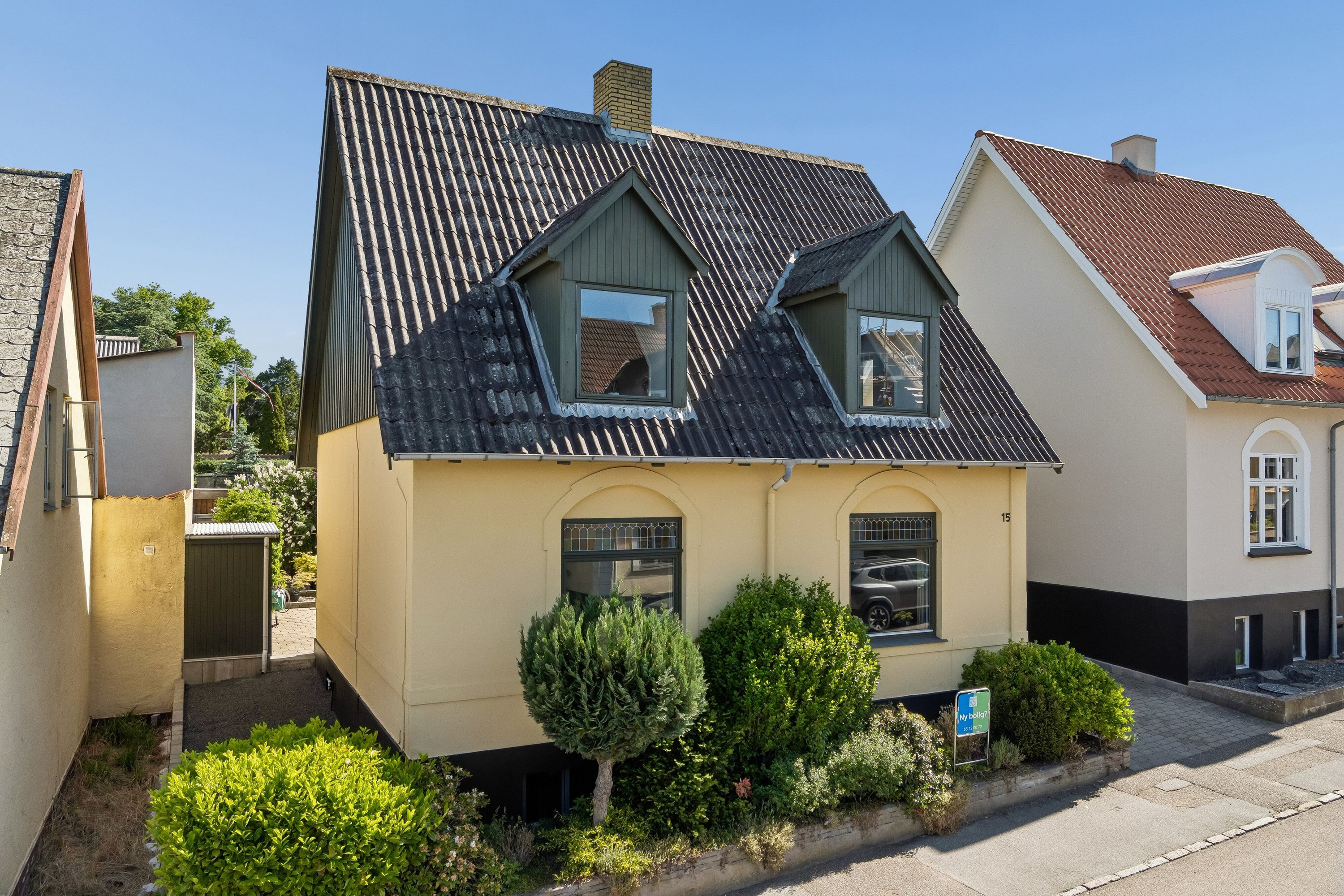Fremhævet set fra vejen billede i fuldskærmstilstand. Billede af Niels Juels Vej 15, 4700 Næstved