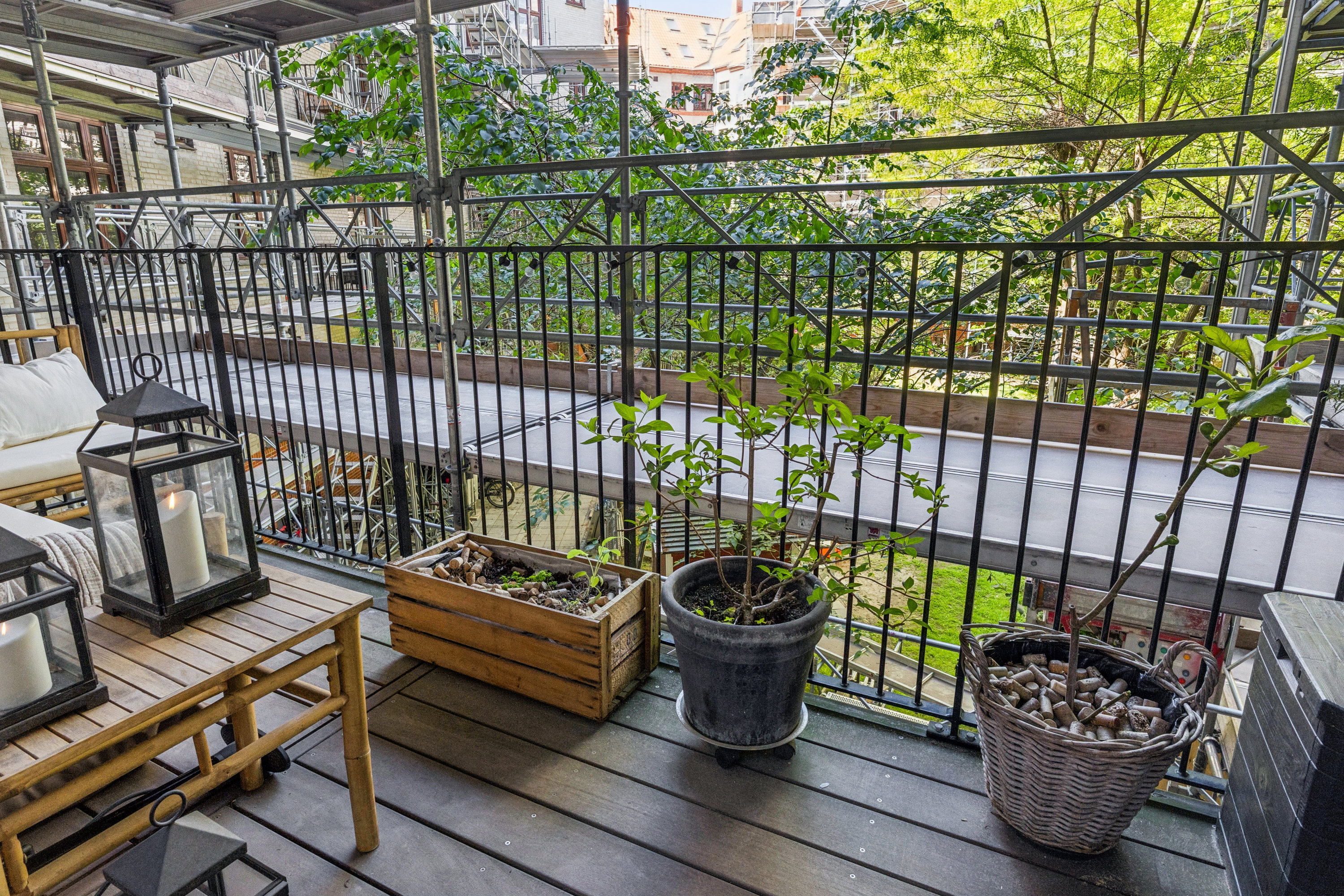 Fremhævet terrasse billede i fuldskærmstilstand. Billede af Århusgade 79, 1. th., 2100 København Ø