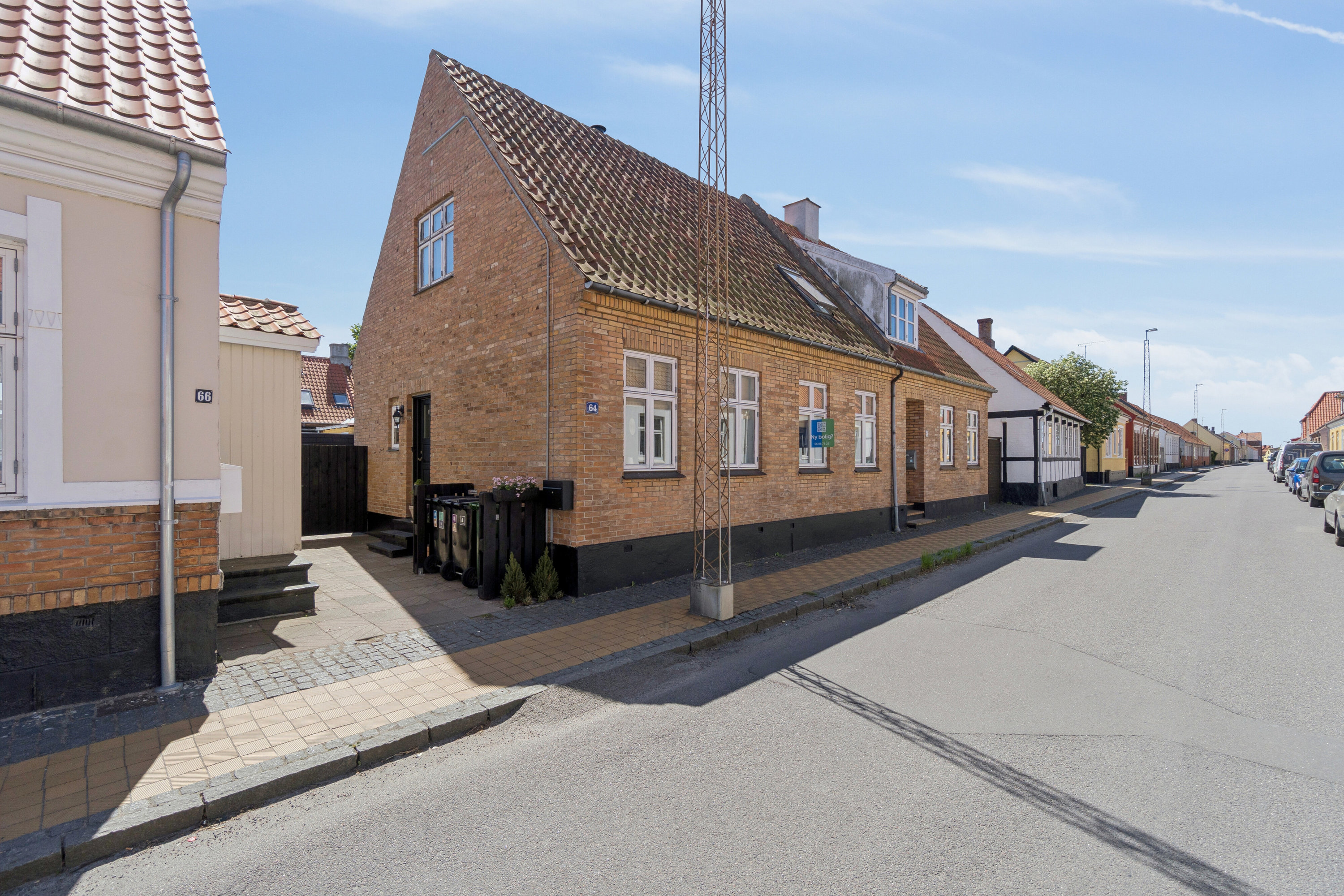Fremhævet set fra vejen billede i fuldskærmstilstand. Billede af Byledsgade 64, Rønne, 3700 Rønne