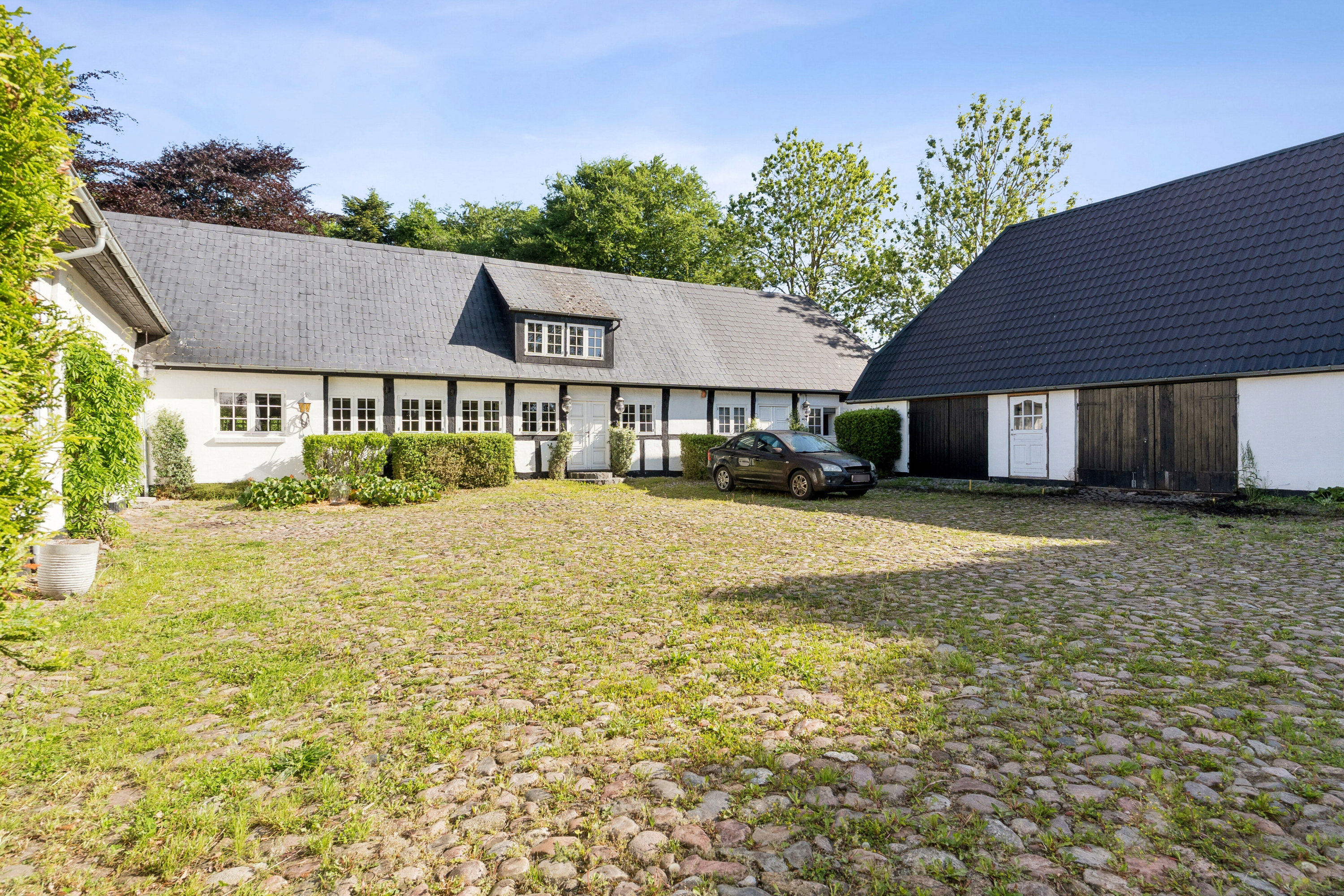 Fremhævet facade billede i fuldskærmstilstand. Billede af Lindehusvej 7, Sallinge, 5750 Ringe