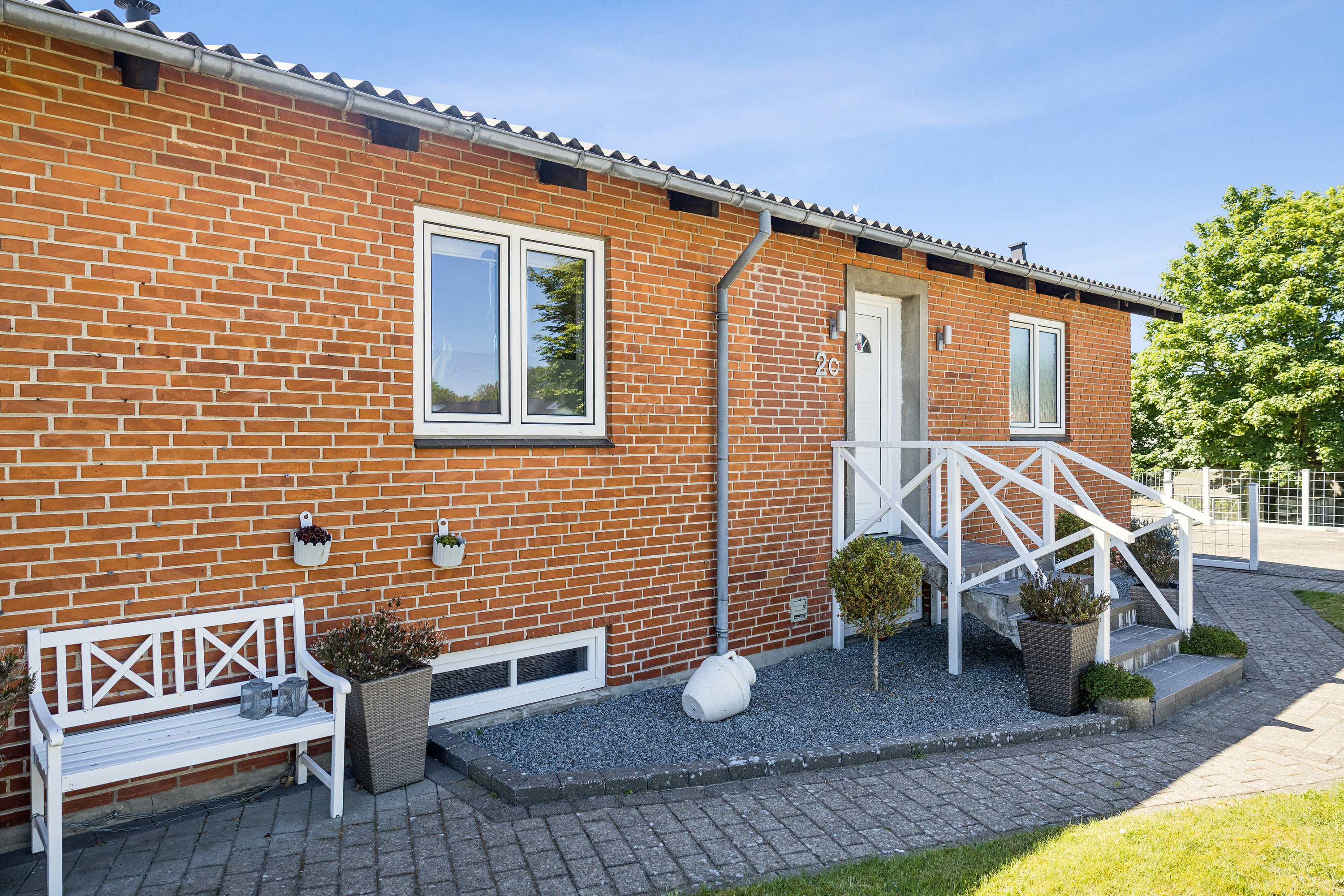 Fremhævet terrasse billede i fuldskærmstilstand. Billede af Elmevej 2C, 9800 Hjørring