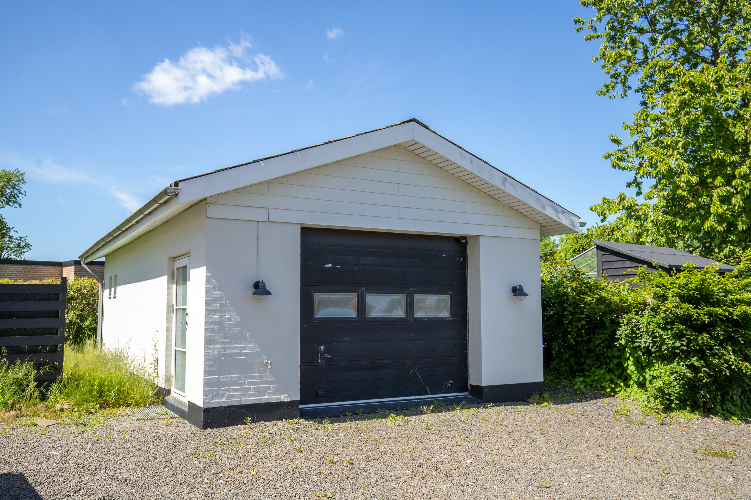 Fremhævet garage billede i fuldskærmstilstand. Billede af Gl. Bjært 34, 6091 Bjert