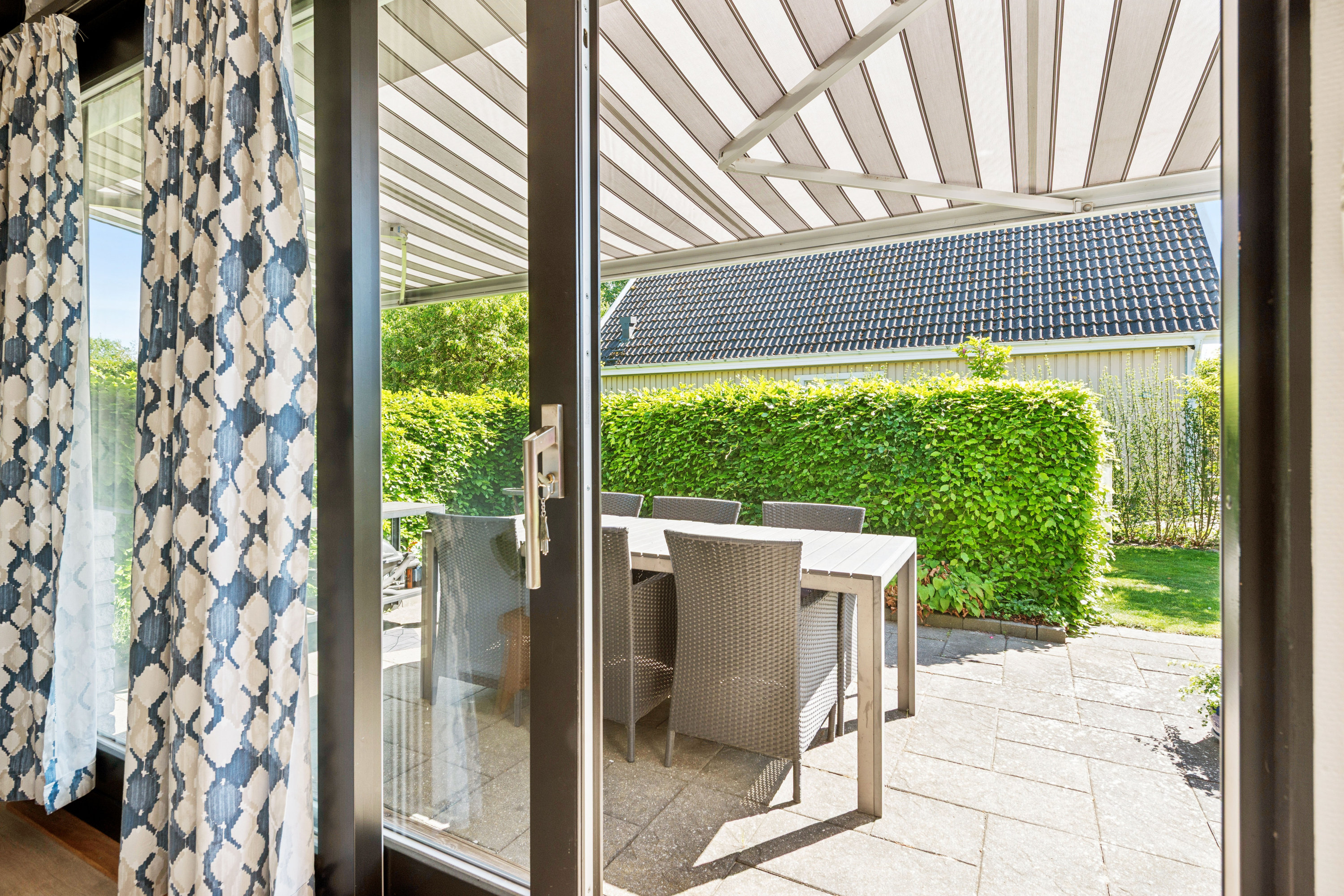 Fremhævet terrasse billede i fuldskærmstilstand. Billede af Toftholmsvej 5, 2690 Karlslunde
