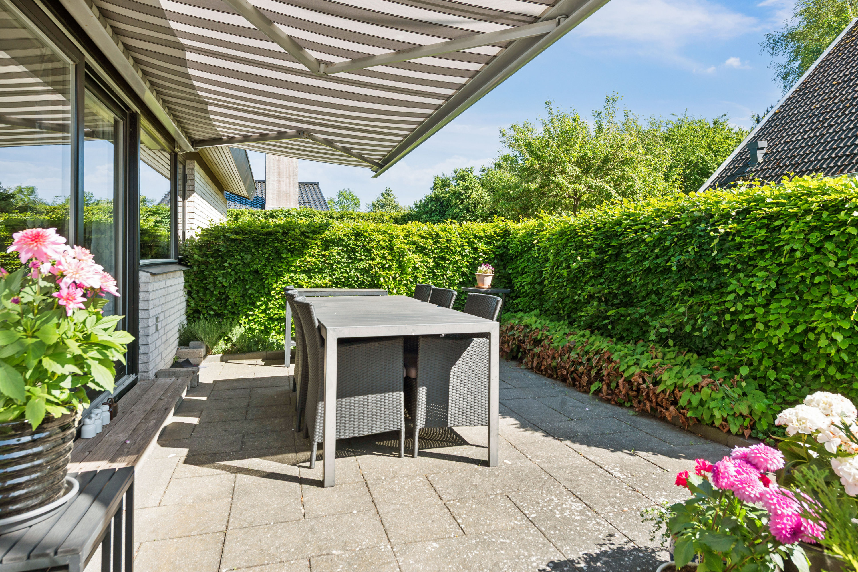 Fremhævet terrasse billede i fuldskærmstilstand. Billede af Toftholmsvej 5, 2690 Karlslunde