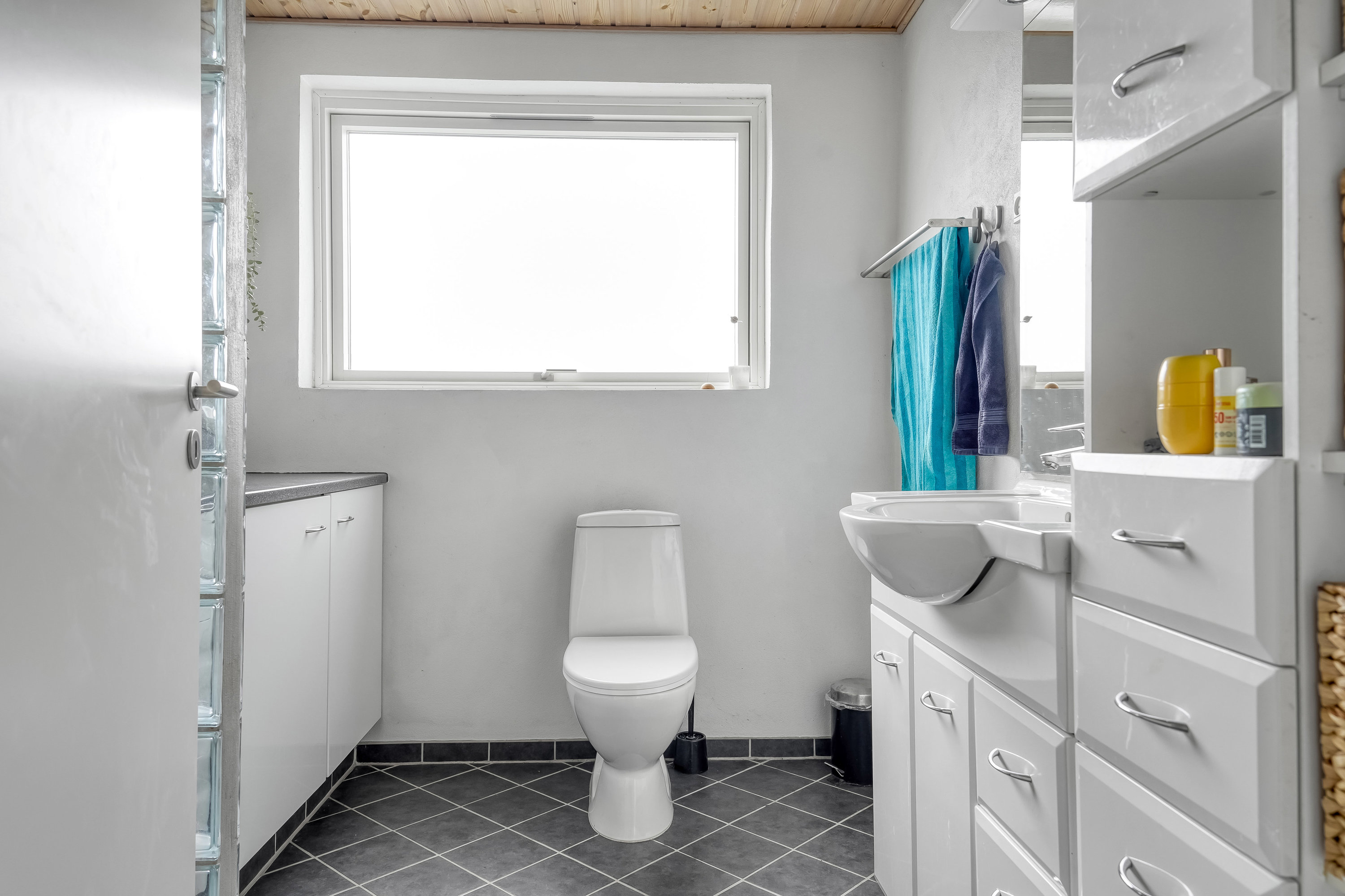 Fremhævet toilet billede i fuldskærmstilstand. Billede af Dådyrvej 6, 7160 Tørring