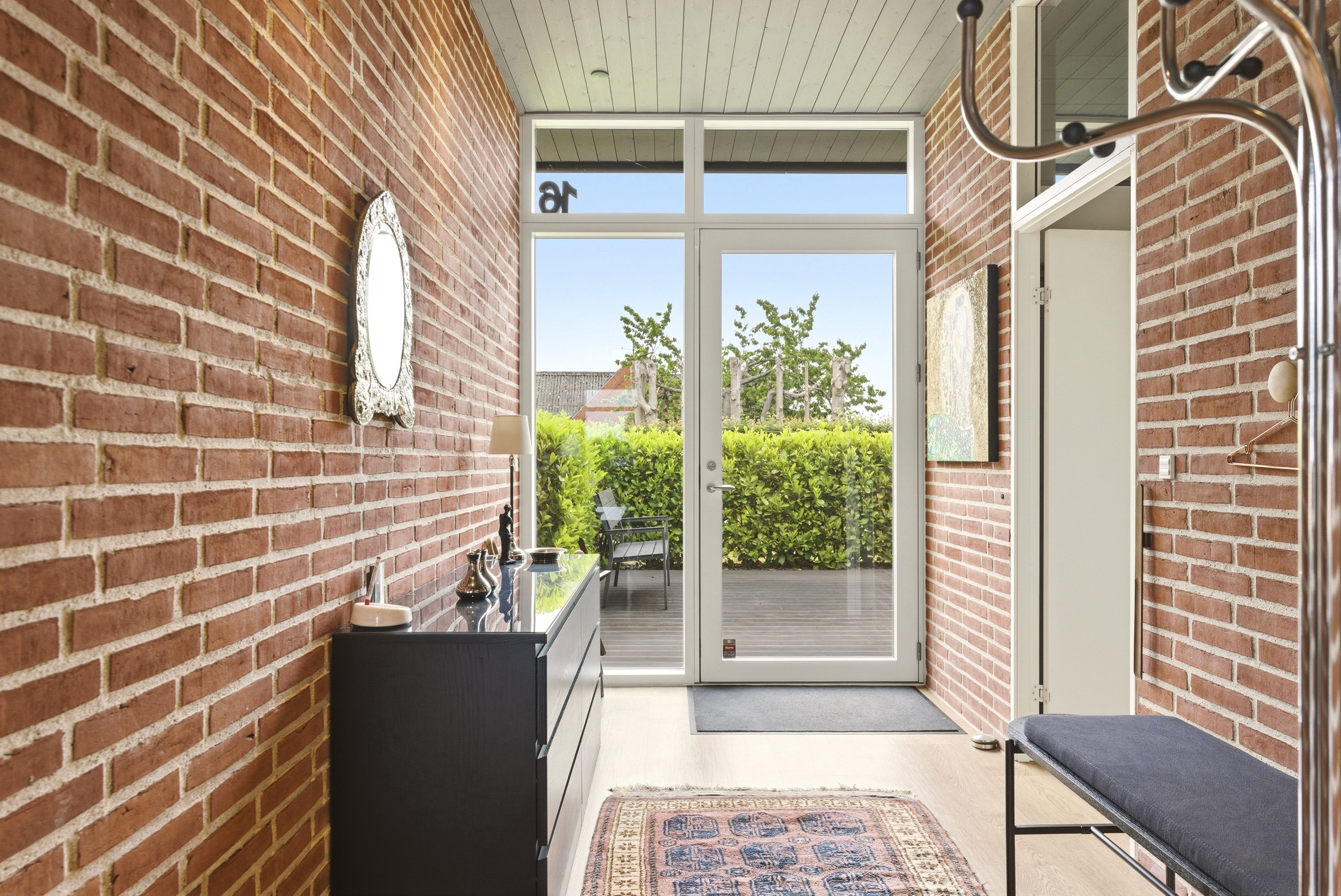 Fremhævet entré billede i fuldskærmstilstand. Billede af Overtvedvej 16, Allesø, 5270 Odense N