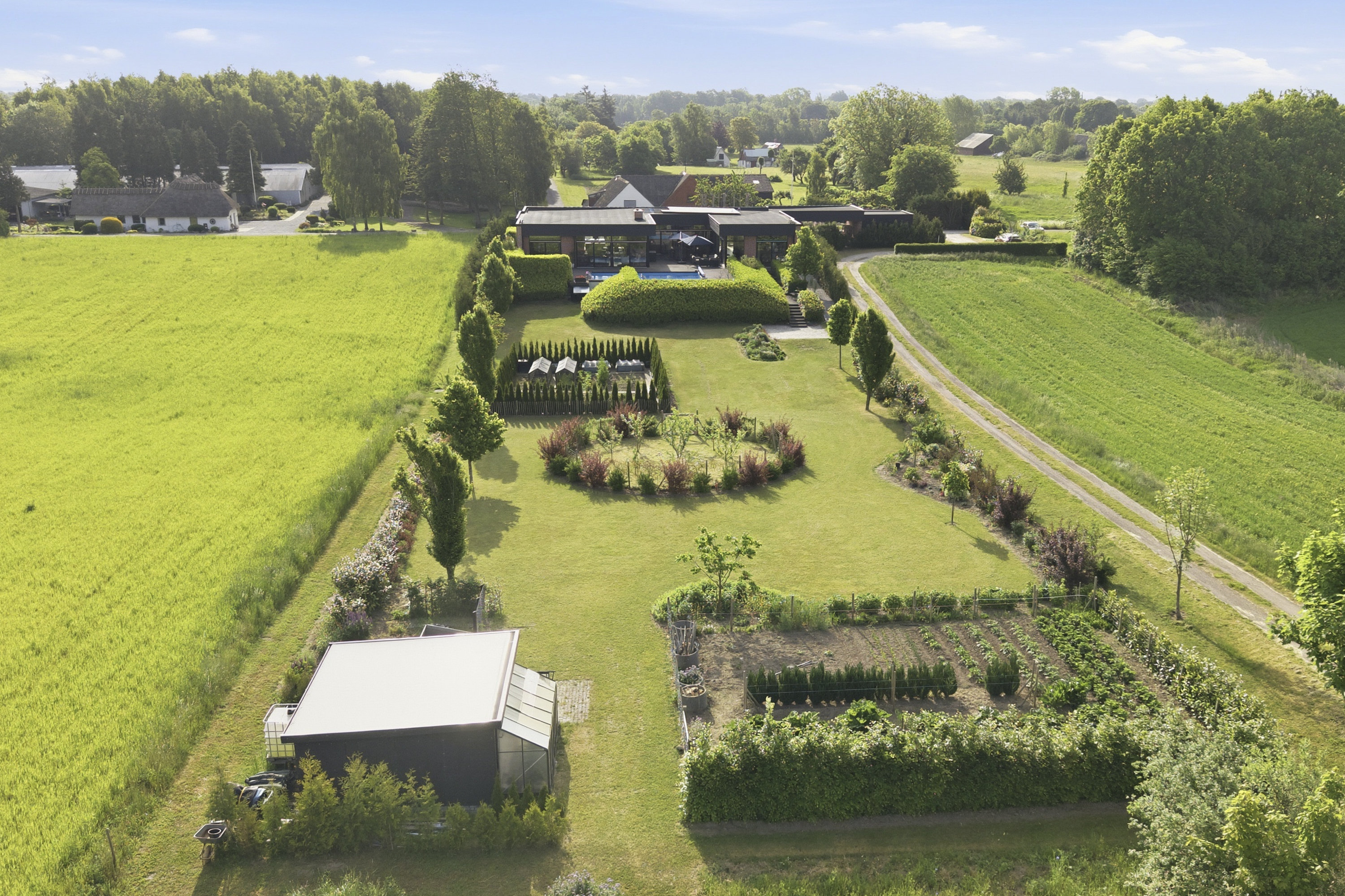 Fremhævet luftfoto billede i fuldskærmstilstand. Billede af Overtvedvej 16, Allesø, 5270 Odense N