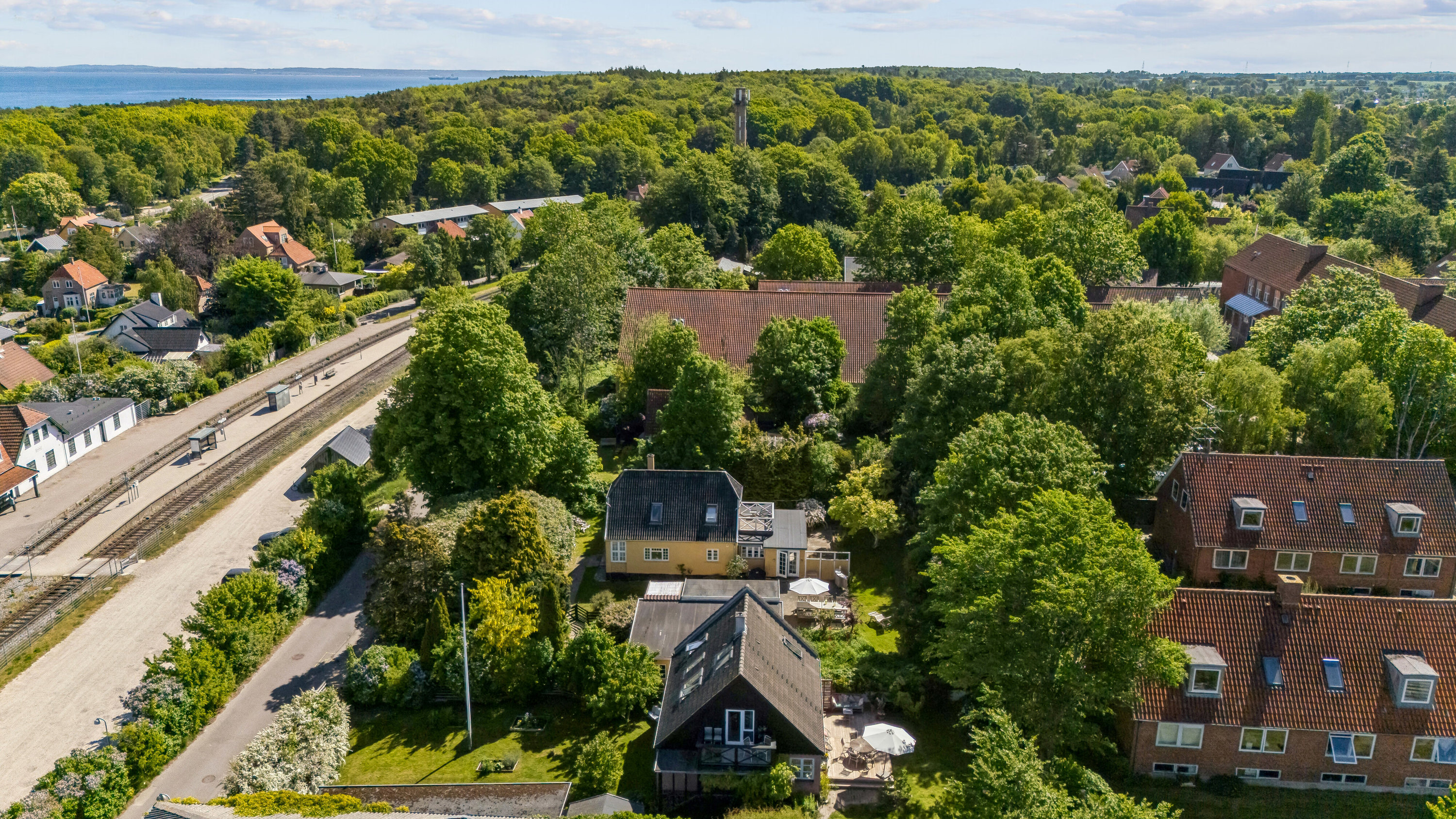 Fremhævet set fra haven billede i fuldskærmstilstand. Billede af Johannes Ewalds Vej 4, 3100 Hornbæk