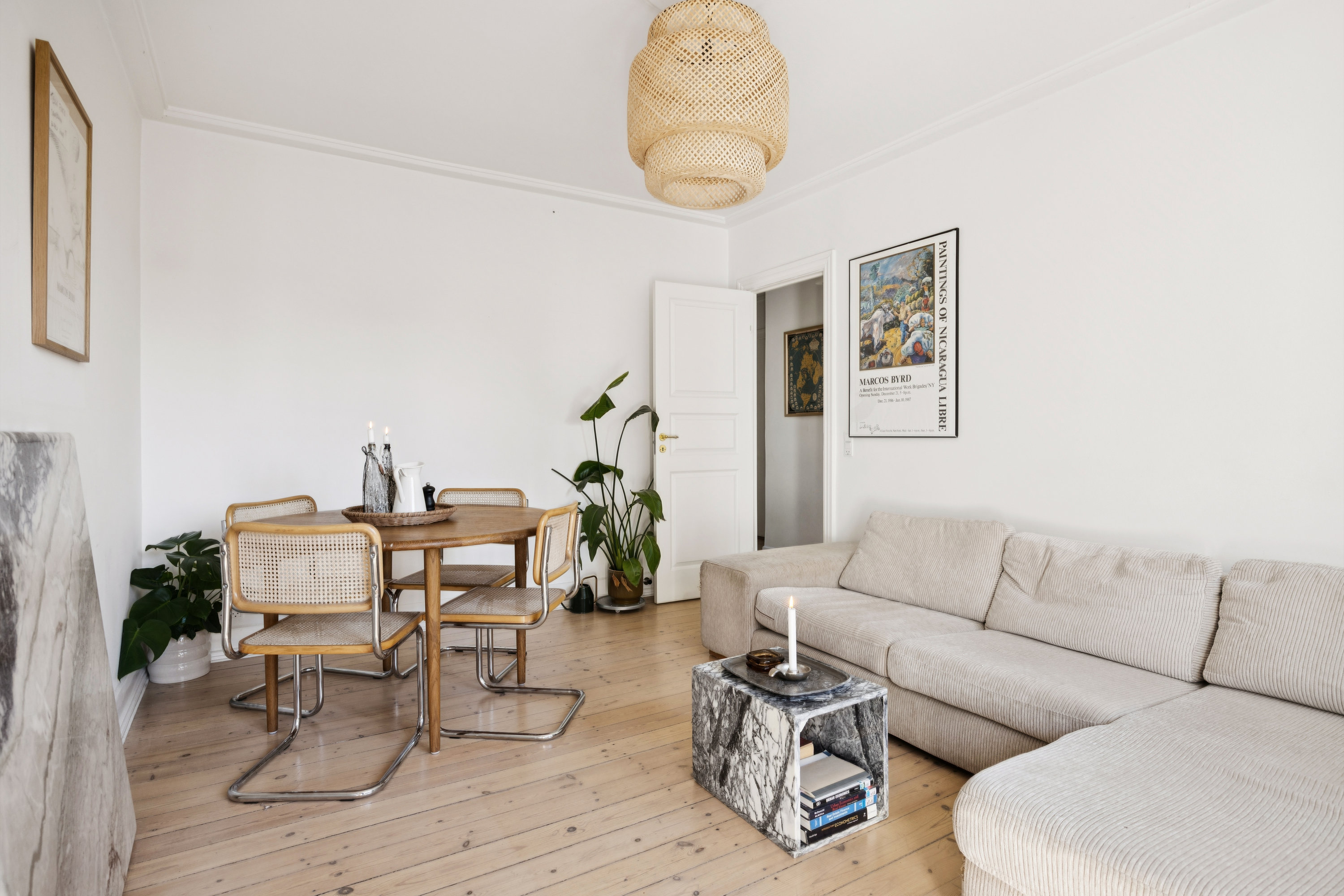 Fremhævet stue billede i fuldskærmstilstand. Billede af Kronprinsesse Sofies Vej 43, 2. th., 2000 Frederiksberg