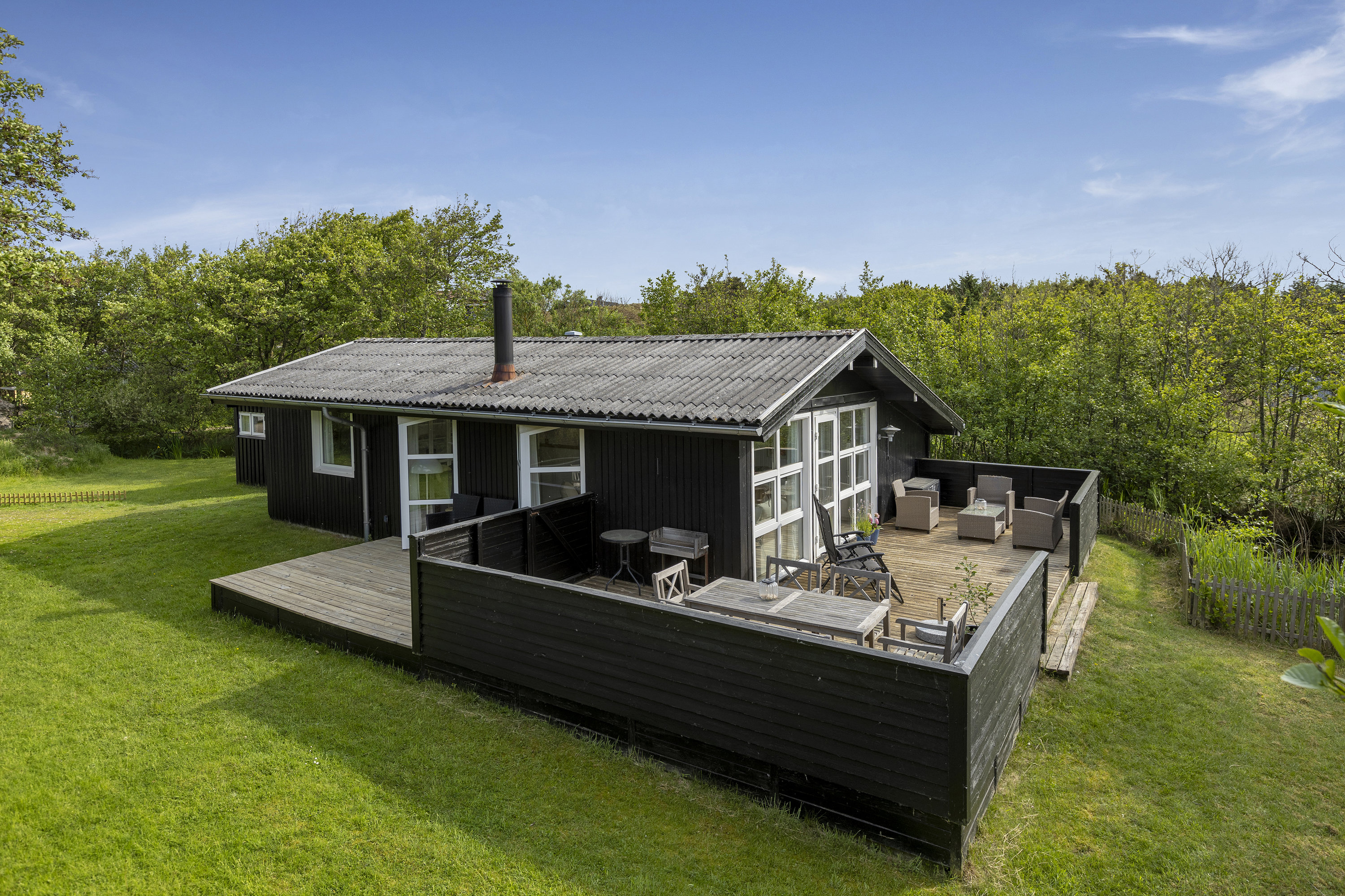 Fremhævet facade billede i fuldskærmstilstand. Billede af Engdraget 26, Rindby Strand, 6720 Fanø