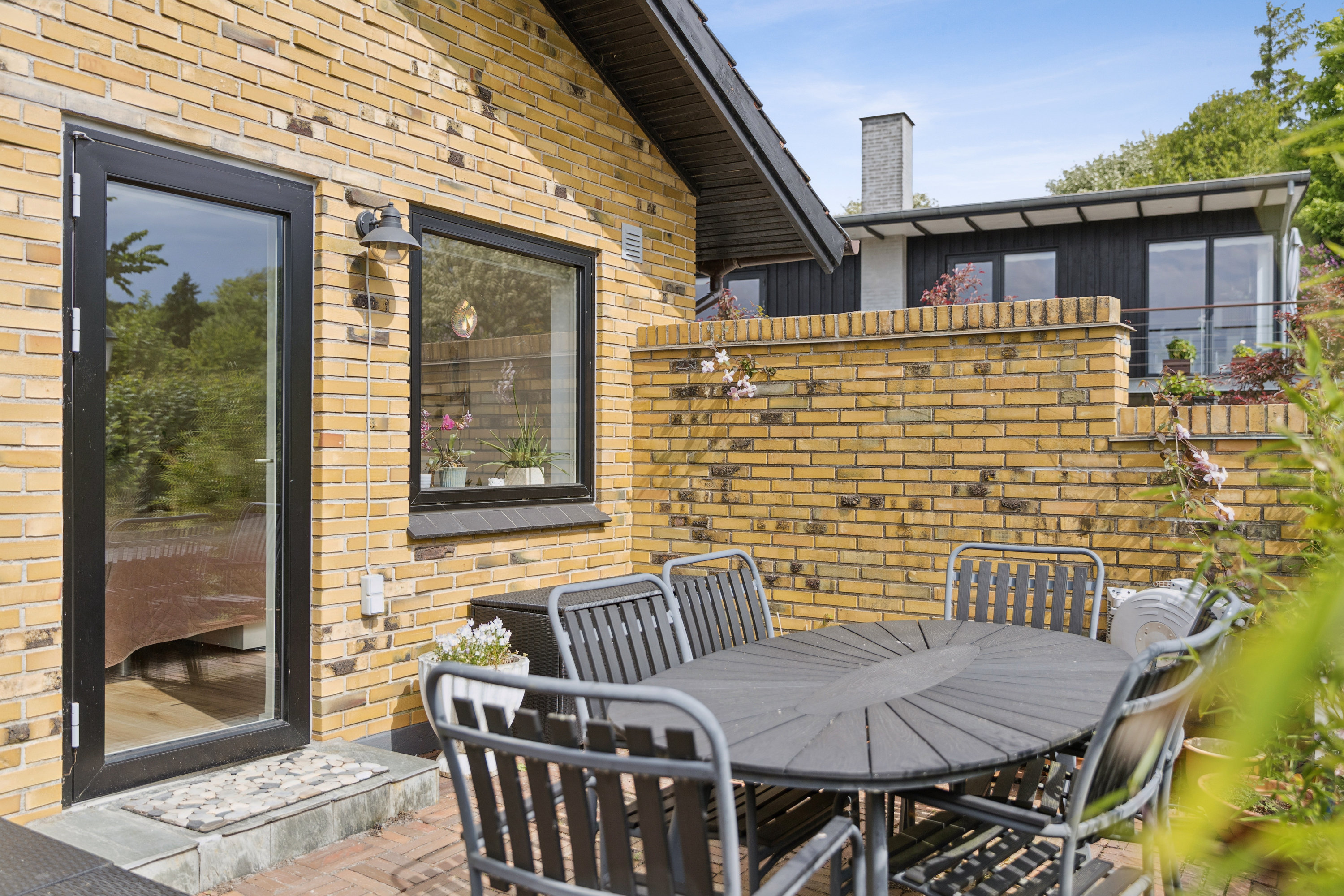 Fremhævet terrasse billede i fuldskærmstilstand. Billede af Åvangen 2, Aa, 5631 Ebberup