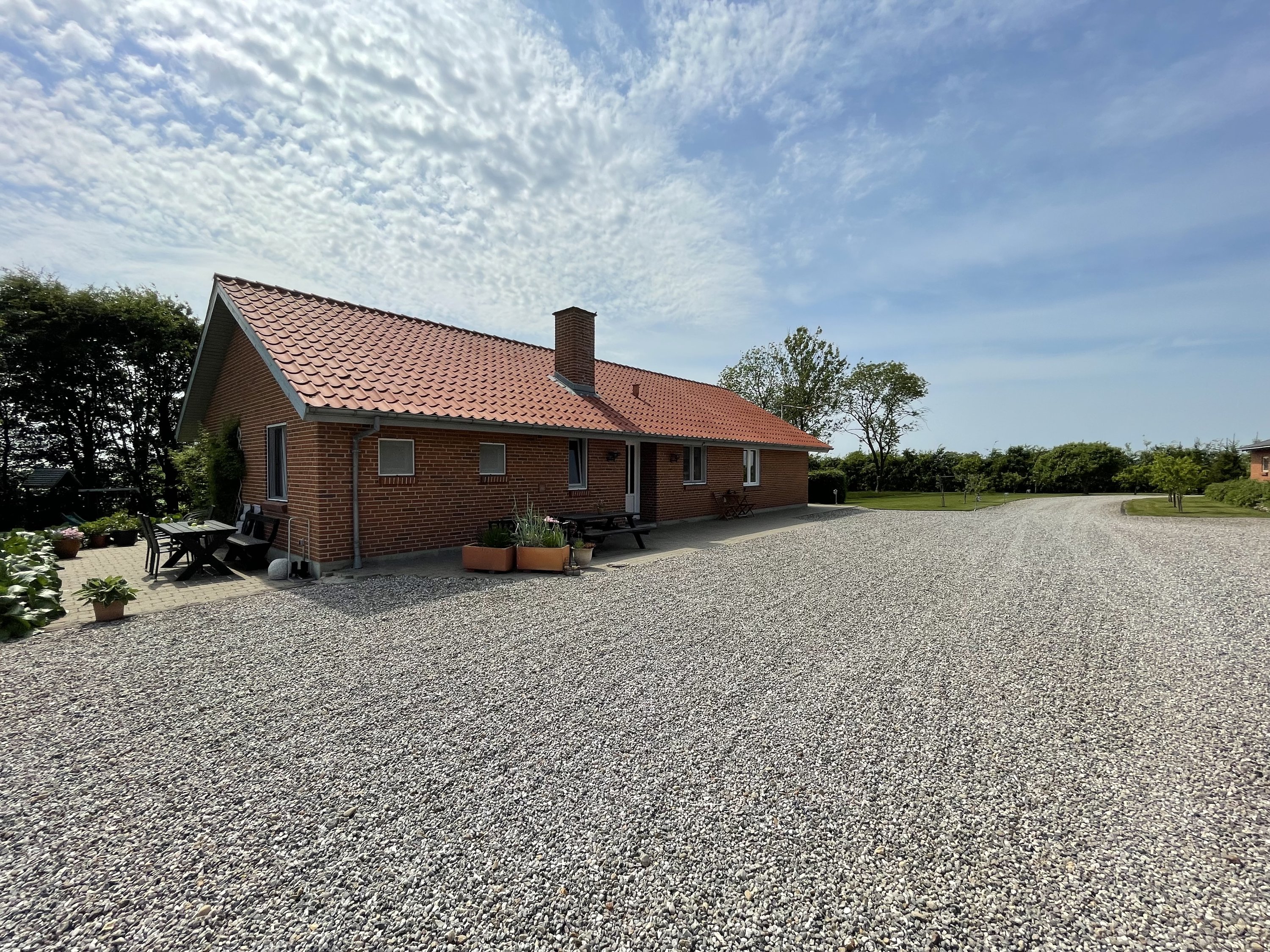 Fremhævet facade billede i fuldskærmstilstand. Billede af Albækvej 8, Fjelstervang, 6920 Videbæk
