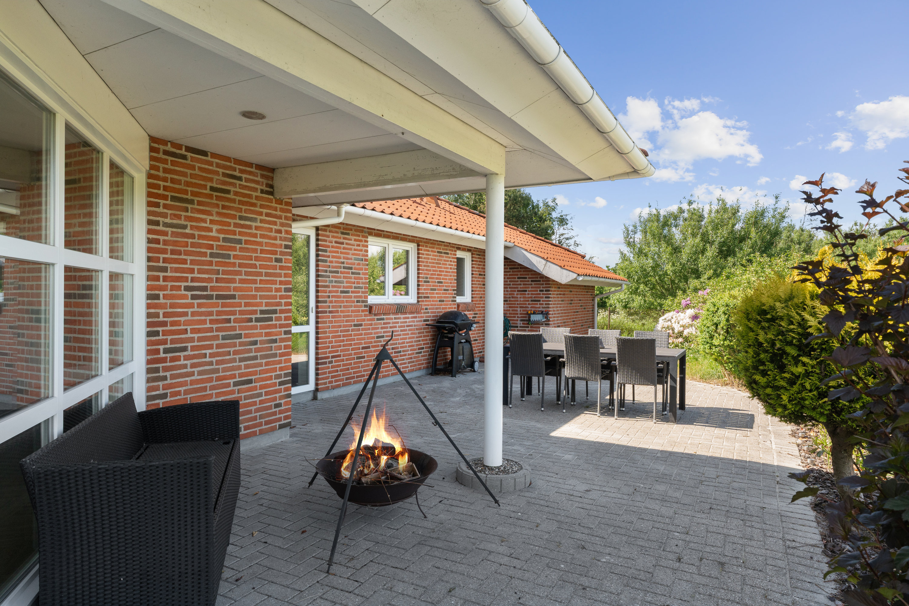 Fremhævet terrasse billede i fuldskærmstilstand. Billede af Schmidtsvej 1A, Farstrup, 9240 Nibe