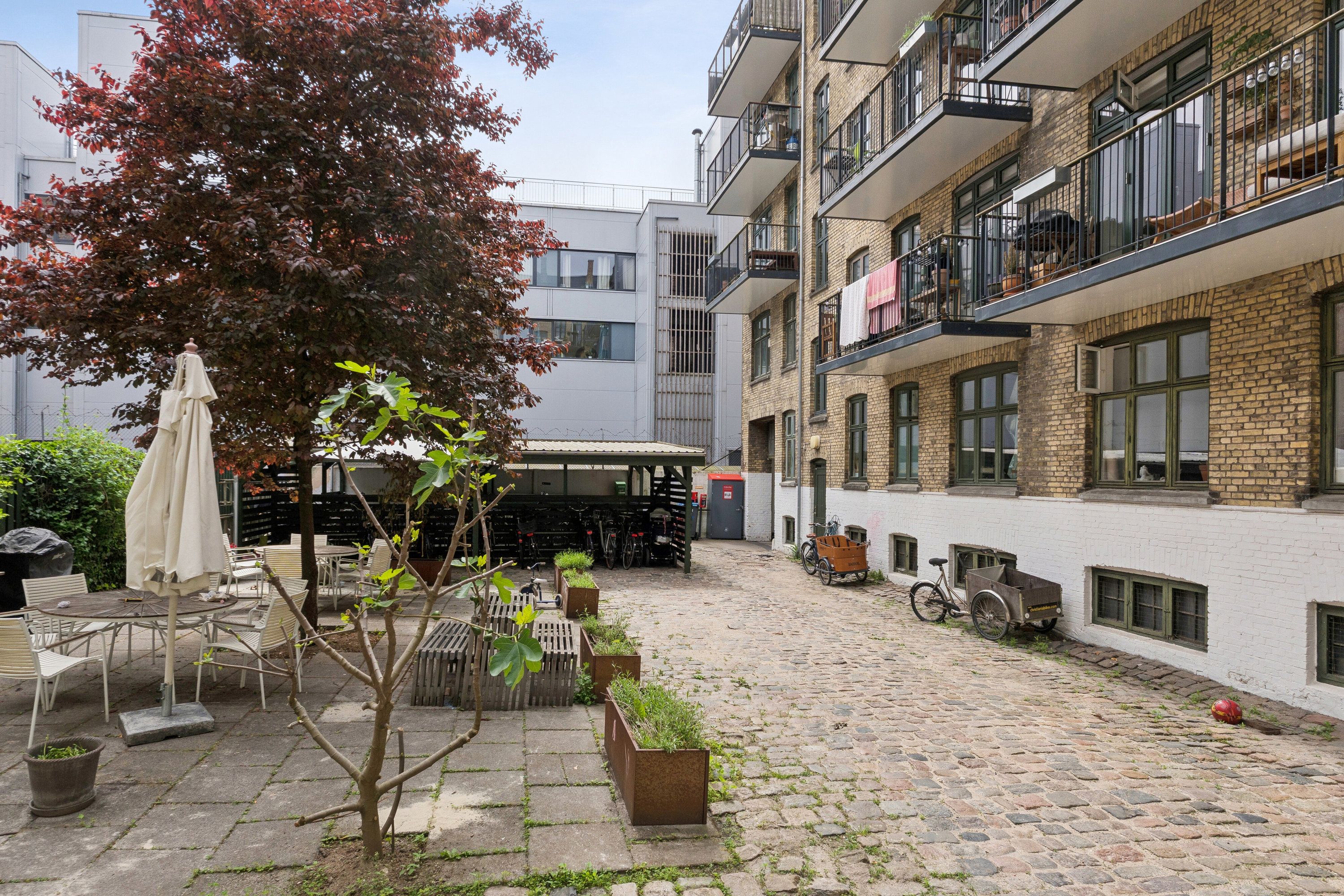 Fremhævet facade billede i fuldskærmstilstand. Billede af Lyneborggade 3, 1. th., 2300 København S
