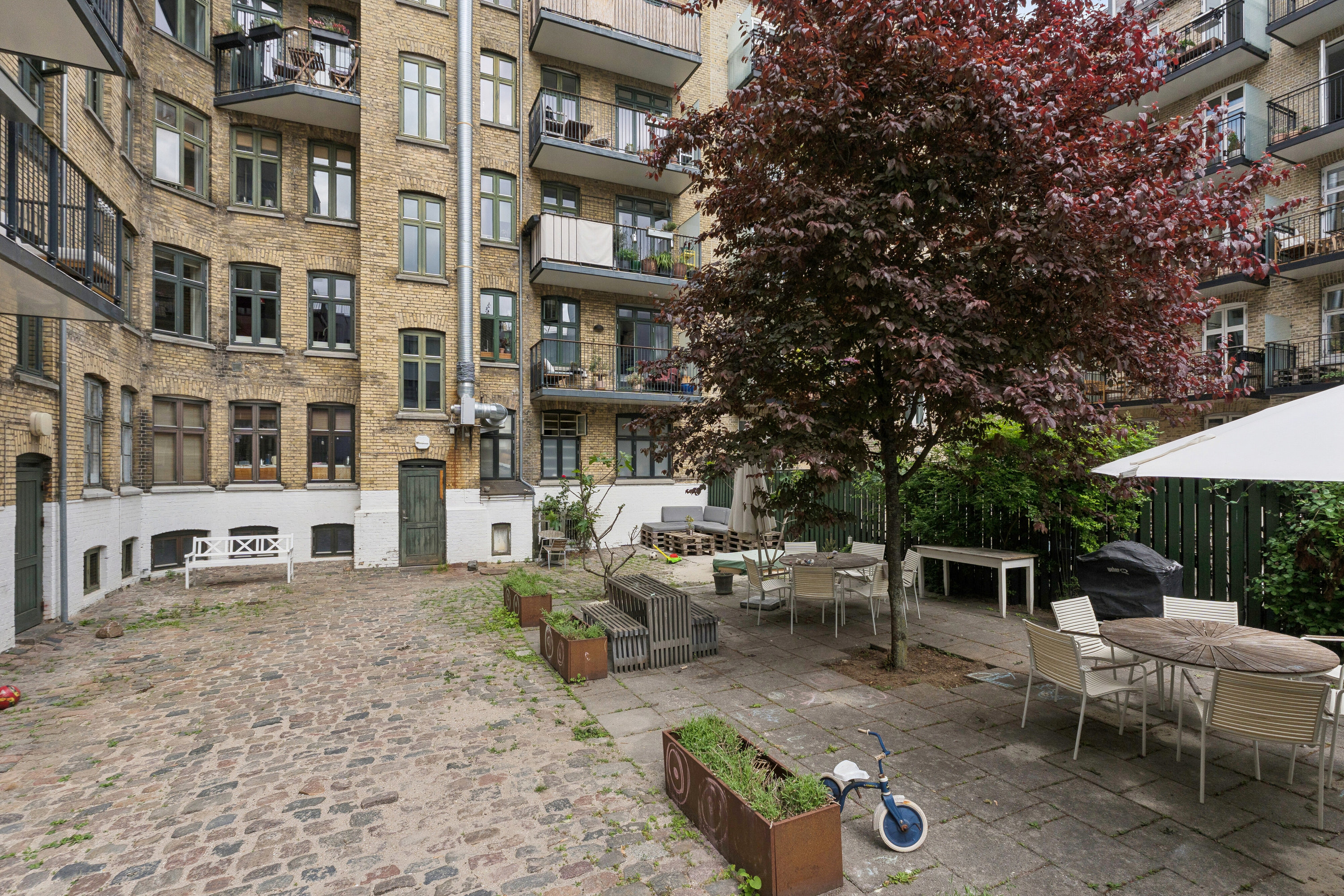 Fremhævet gårdmiljø billede i fuldskærmstilstand. Billede af Lyneborggade 3, 1. th., 2300 København S