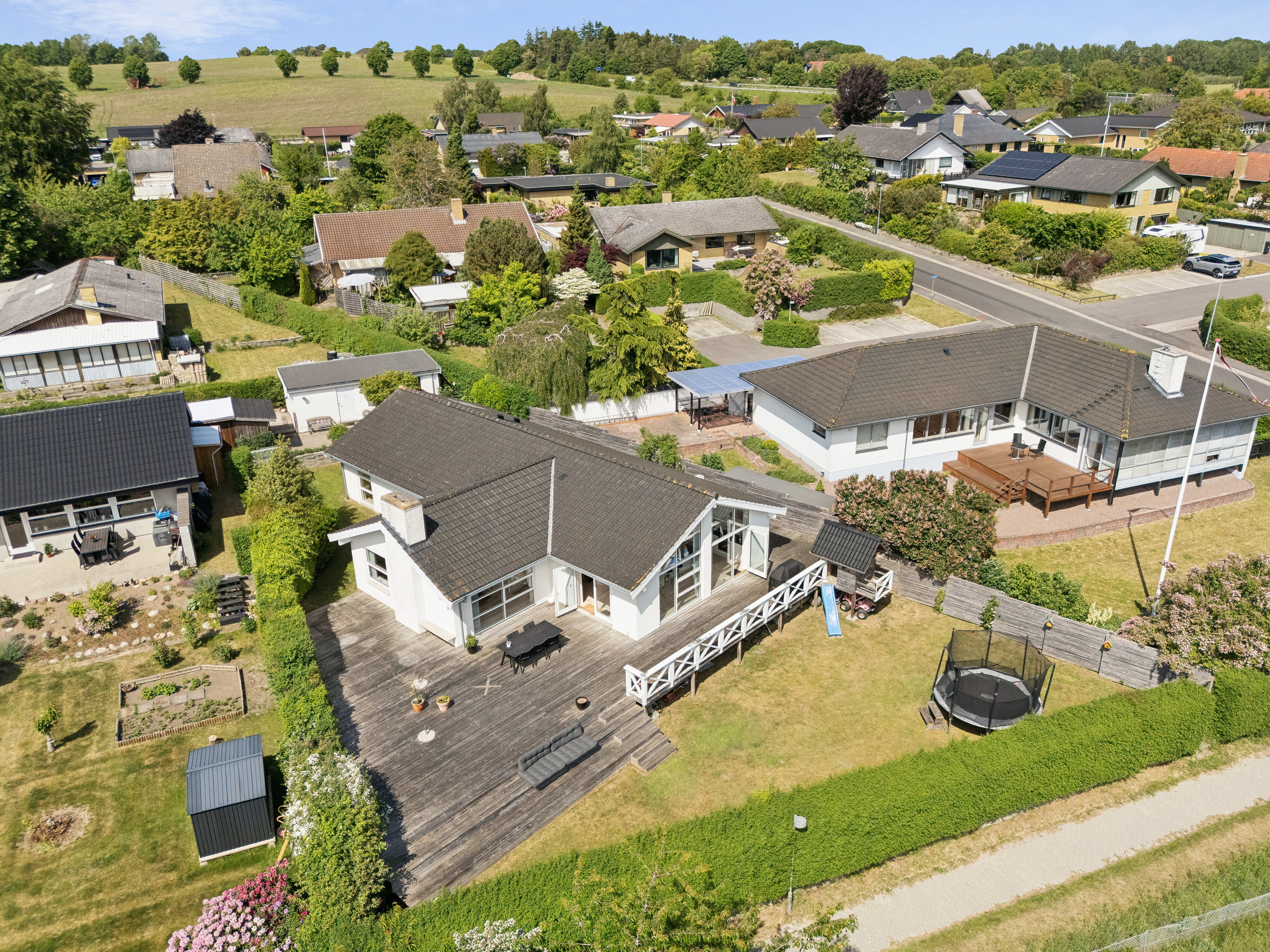 Fremhævet set fra oven billede i fuldskærmstilstand. Billede af Jernvænget 13, Kregme, 3300 Frederiksværk
