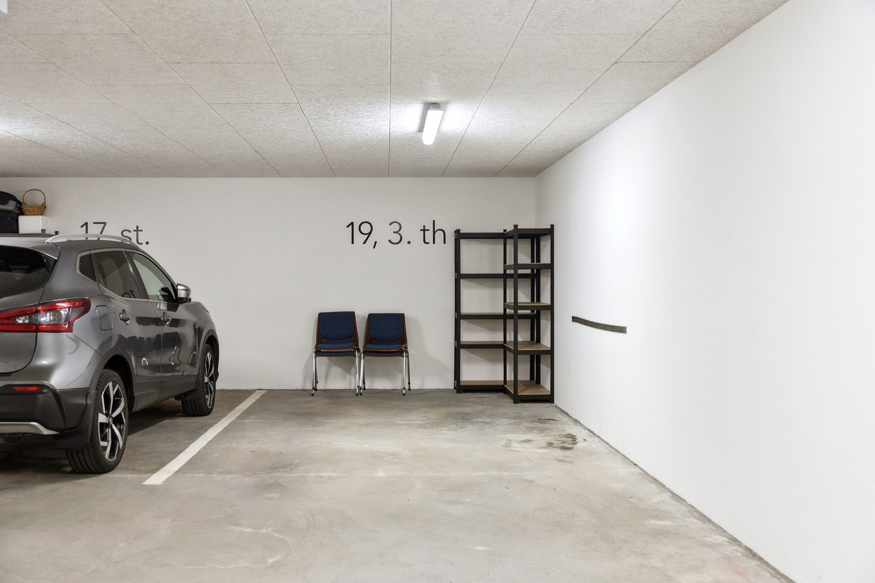 Fremhævet garage billede i fuldskærmstilstand. Billede af Svanelundsbakken 19, 3. th., 9800 Hjørring