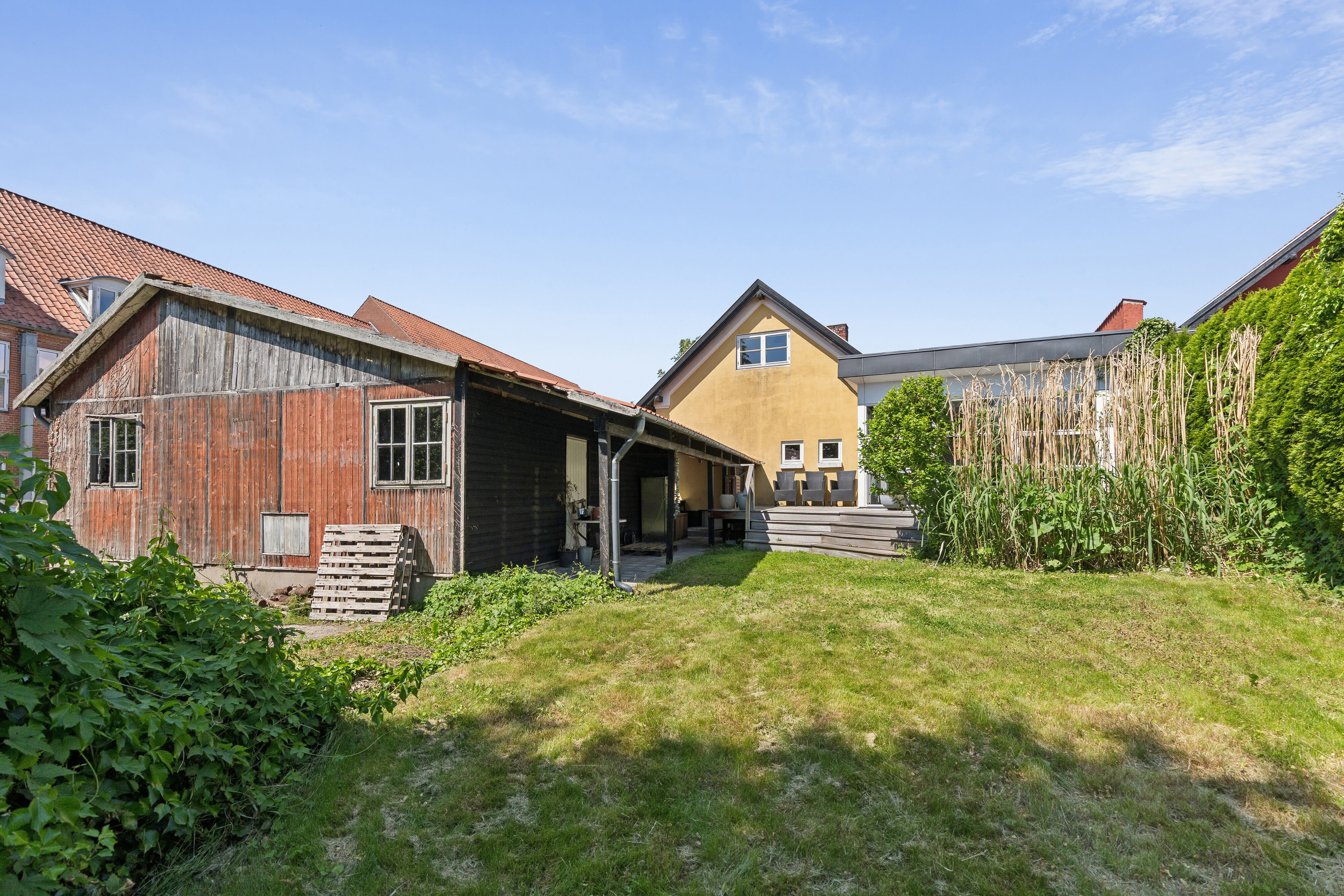 Fremhævet set fra haven billede i fuldskærmstilstand. Billede af Vilhelmskildevej 1B, 5700 Svendborg