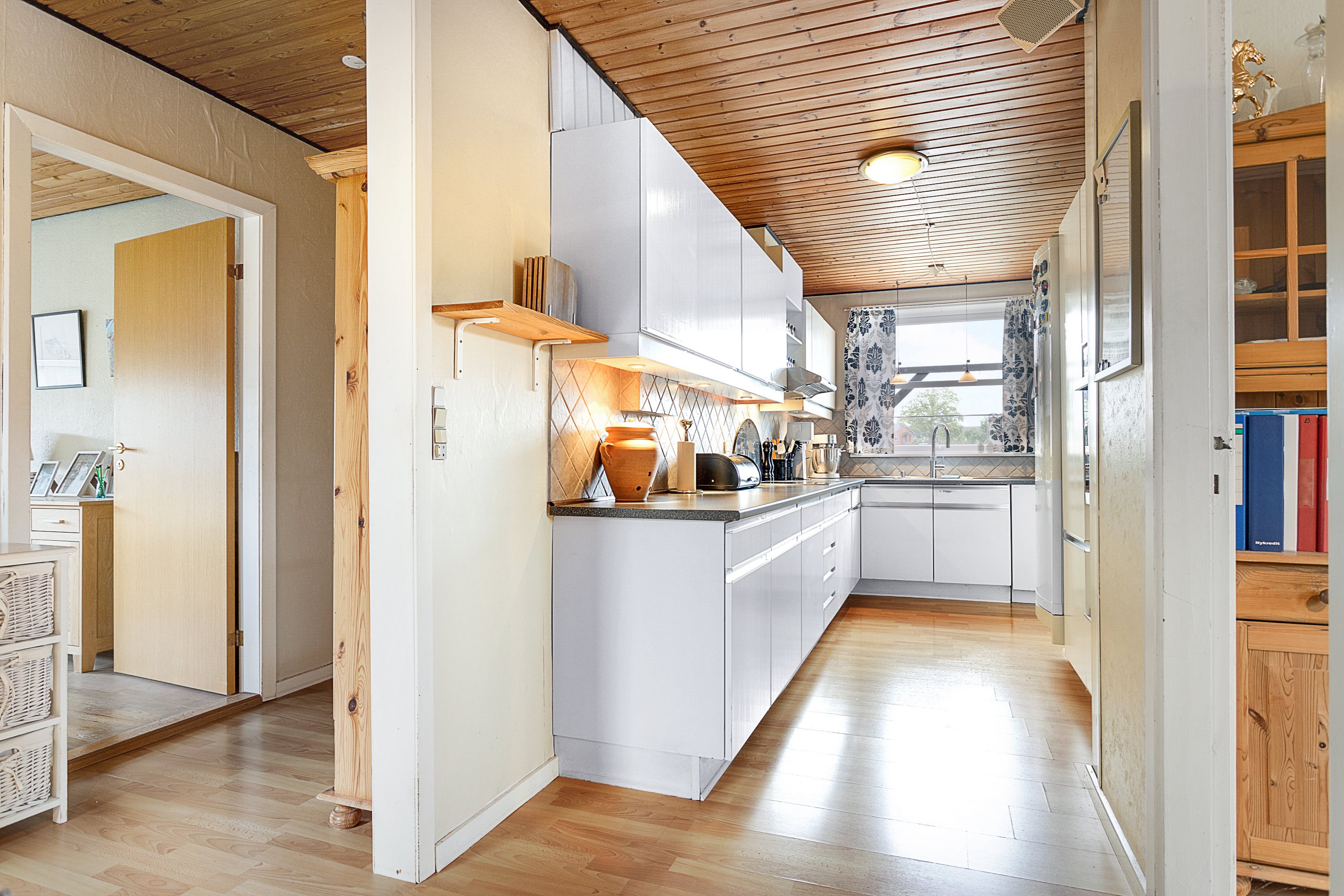 Fremhævet køkken billede i fuldskærmstilstand. Billede af Peder Skrams Vej 14, 9900 Frederikshavn