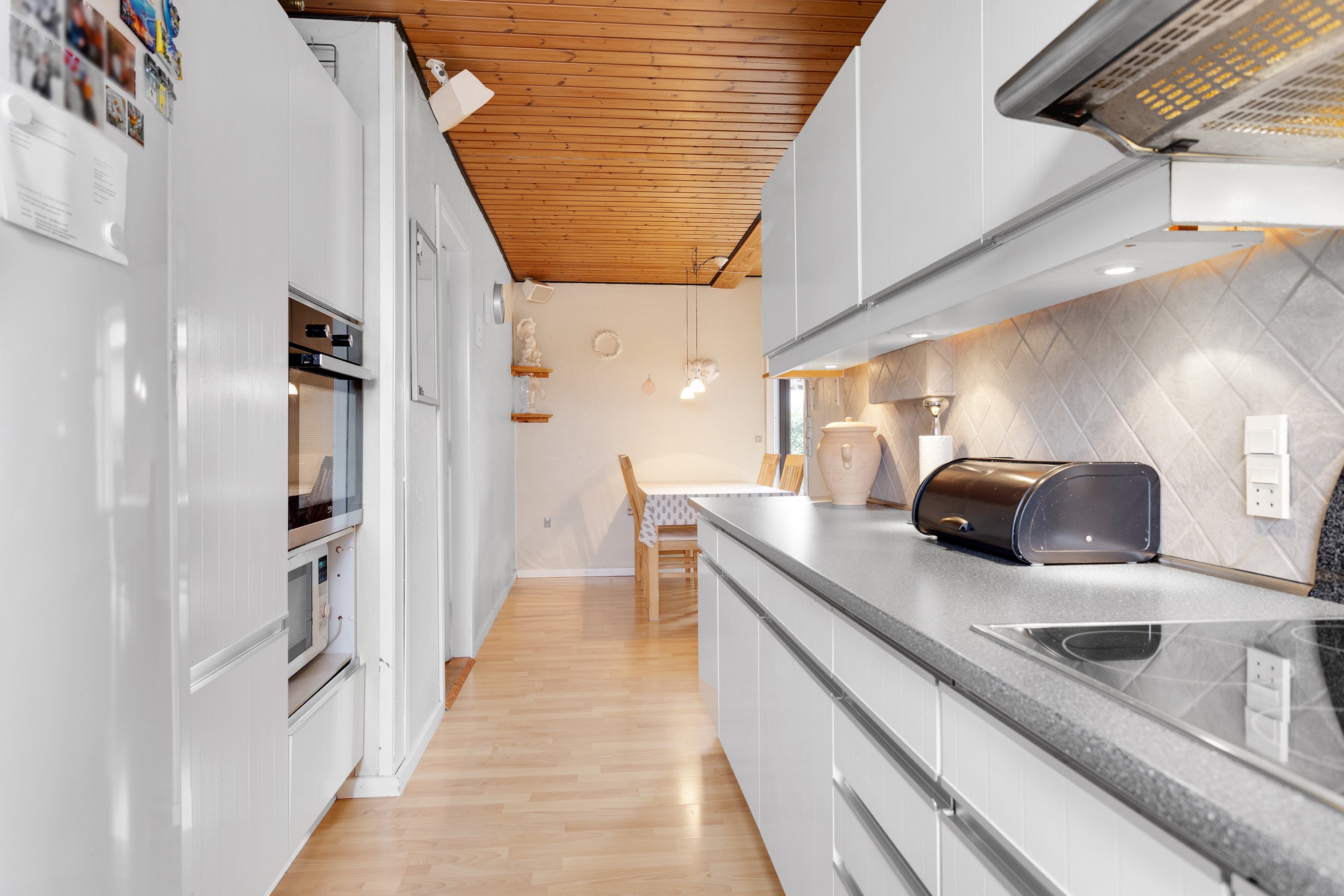 Fremhævet køkken billede i fuldskærmstilstand. Billede af Peder Skrams Vej 14, 9900 Frederikshavn