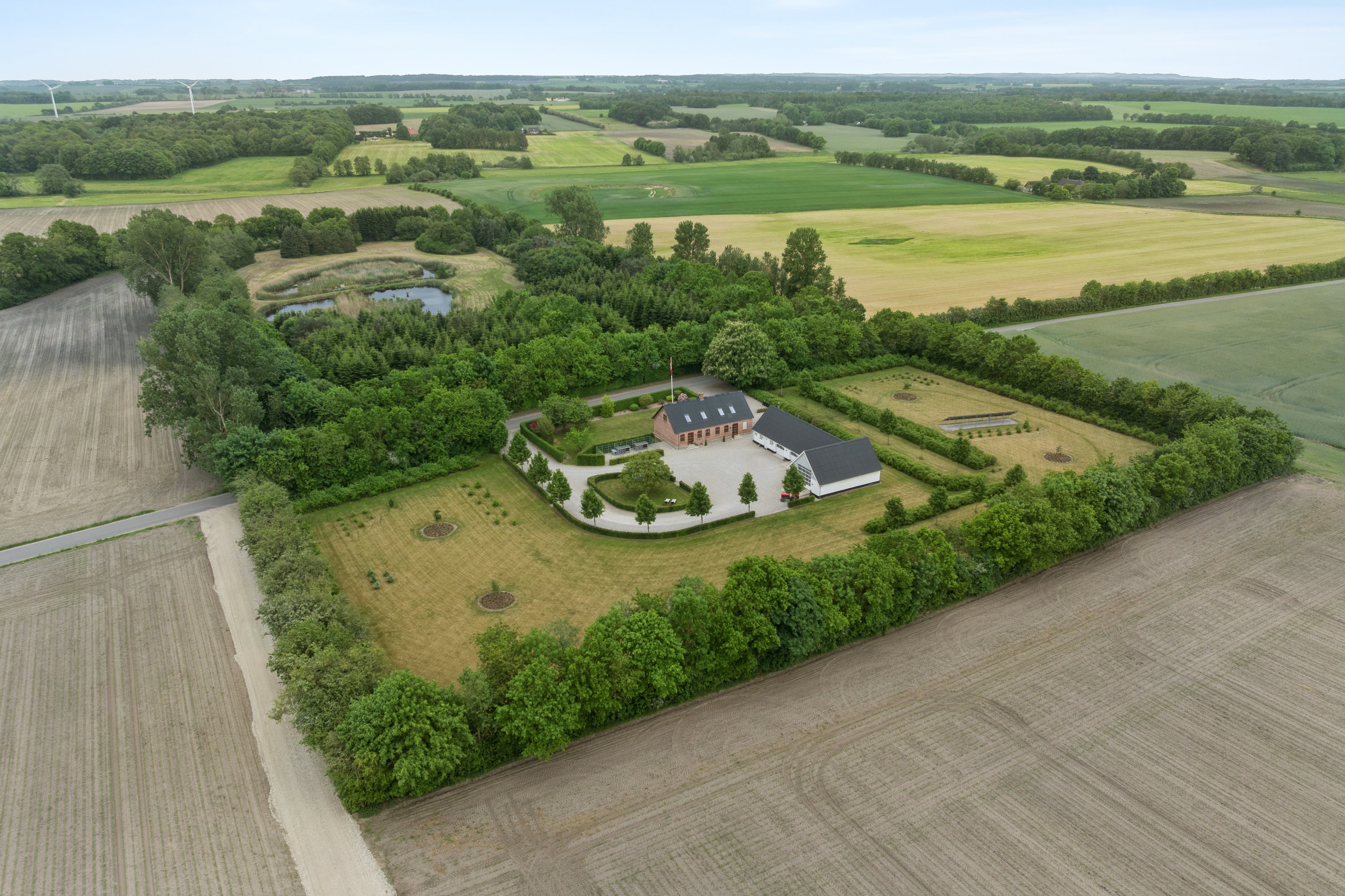 Fremhævet luftfoto billede i fuldskærmstilstand. Billede af Askhøjvej 44, Albøge, 8570 Trustrup