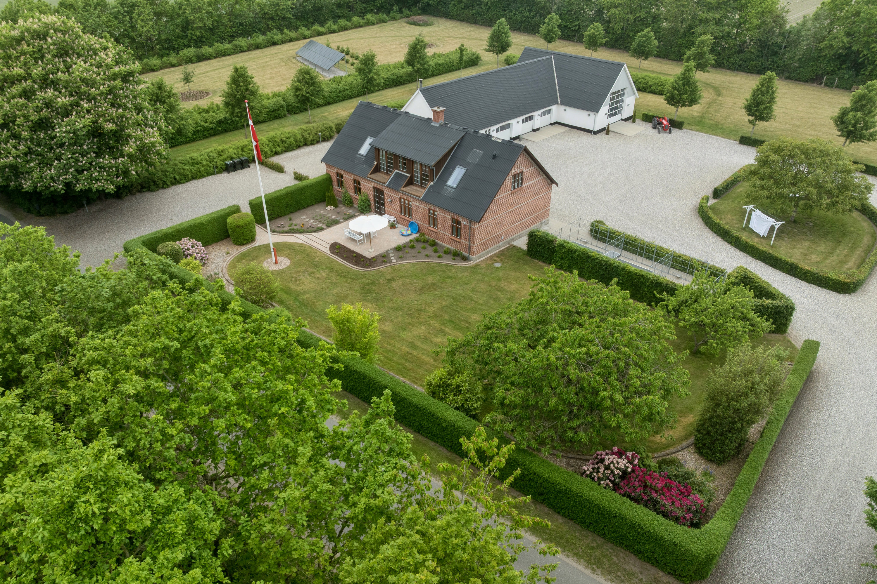Fremhævet luftfoto billede i fuldskærmstilstand. Billede af Askhøjvej 44, Albøge, 8570 Trustrup