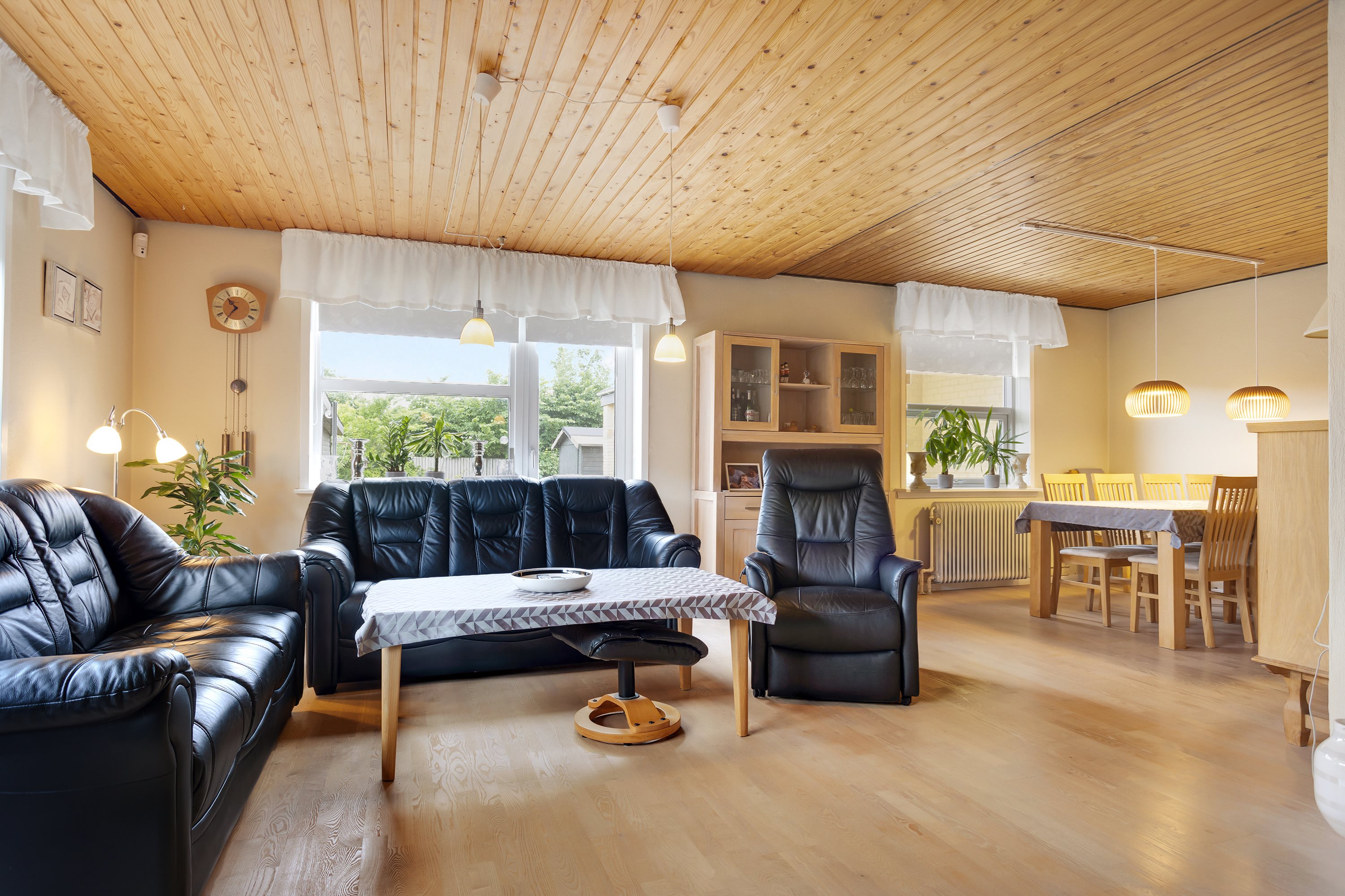 Fremhævet stue billede i fuldskærmstilstand. Billede af Peder Skrams Vej 14, 9900 Frederikshavn