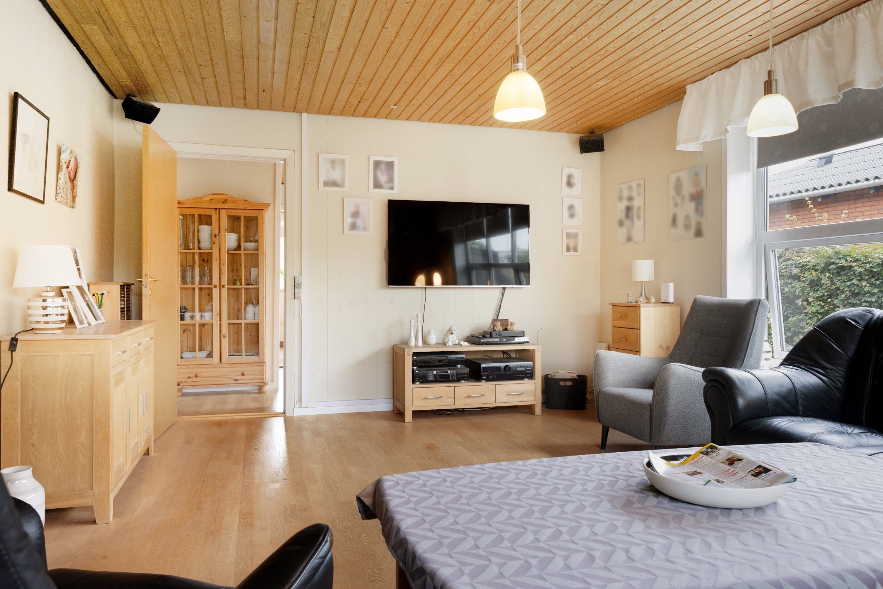 Fremhævet stue billede i fuldskærmstilstand. Billede af Peder Skrams Vej 14, 9900 Frederikshavn