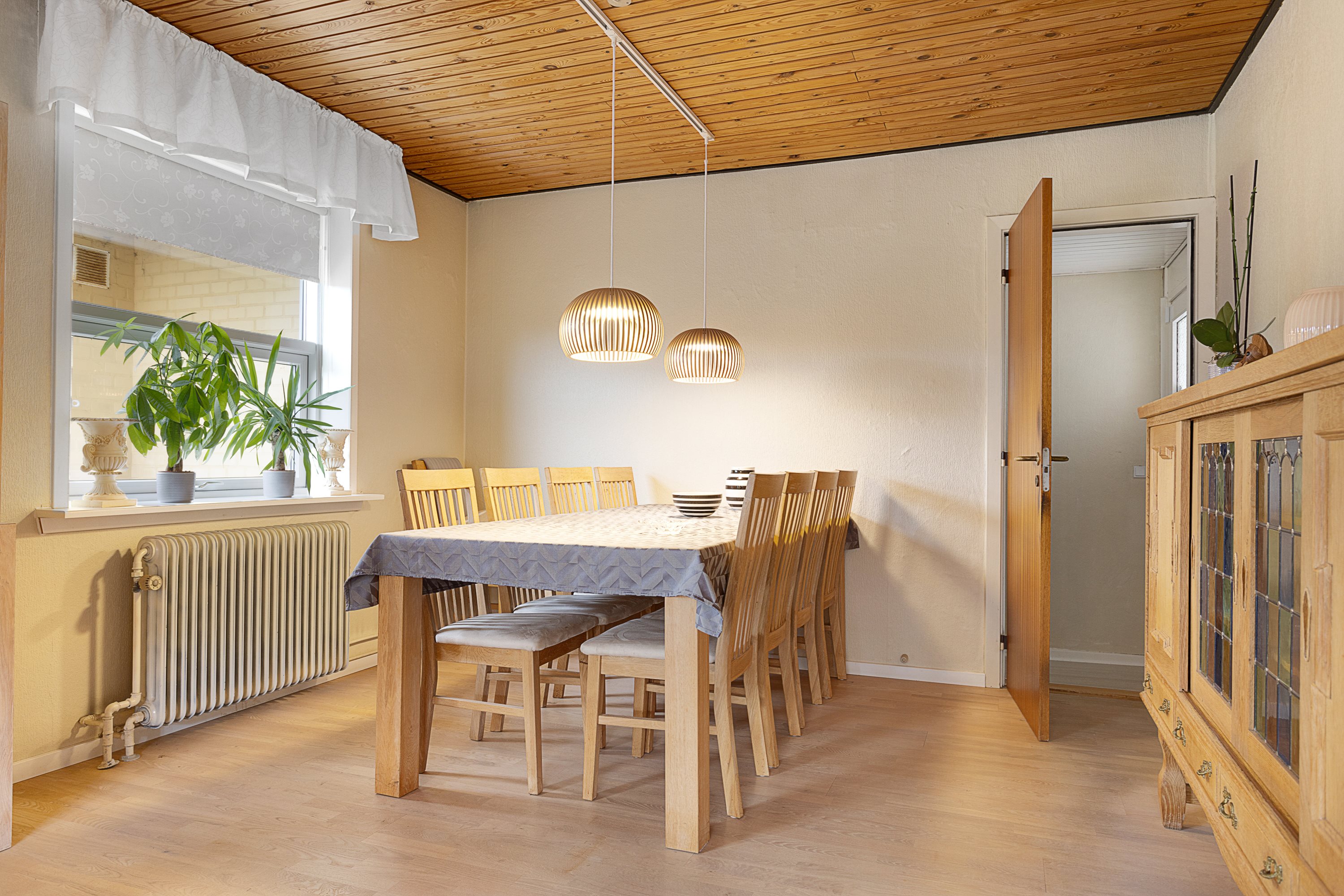 Fremhævet spisestue billede i fuldskærmstilstand. Billede af Peder Skrams Vej 14, 9900 Frederikshavn