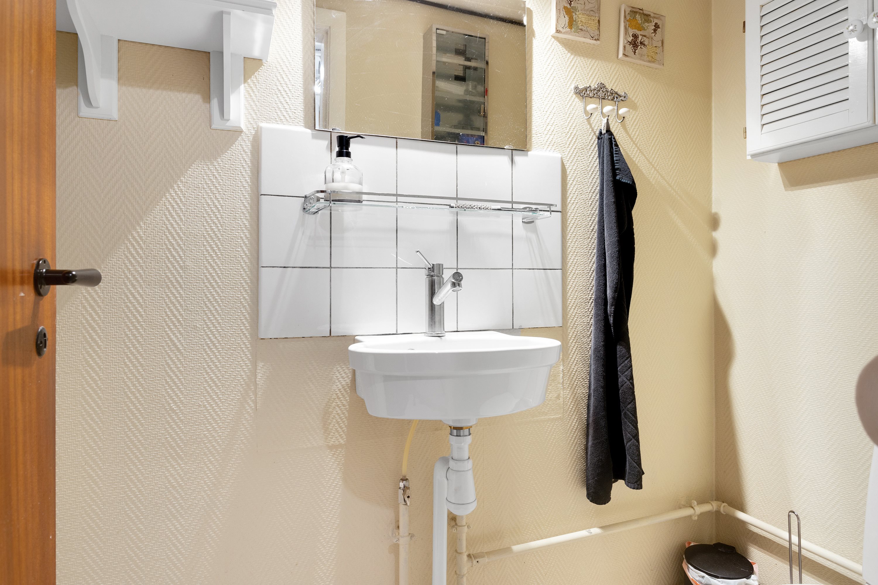 Fremhævet gæstetoilet billede i fuldskærmstilstand. Billede af Peder Skrams Vej 14, 9900 Frederikshavn