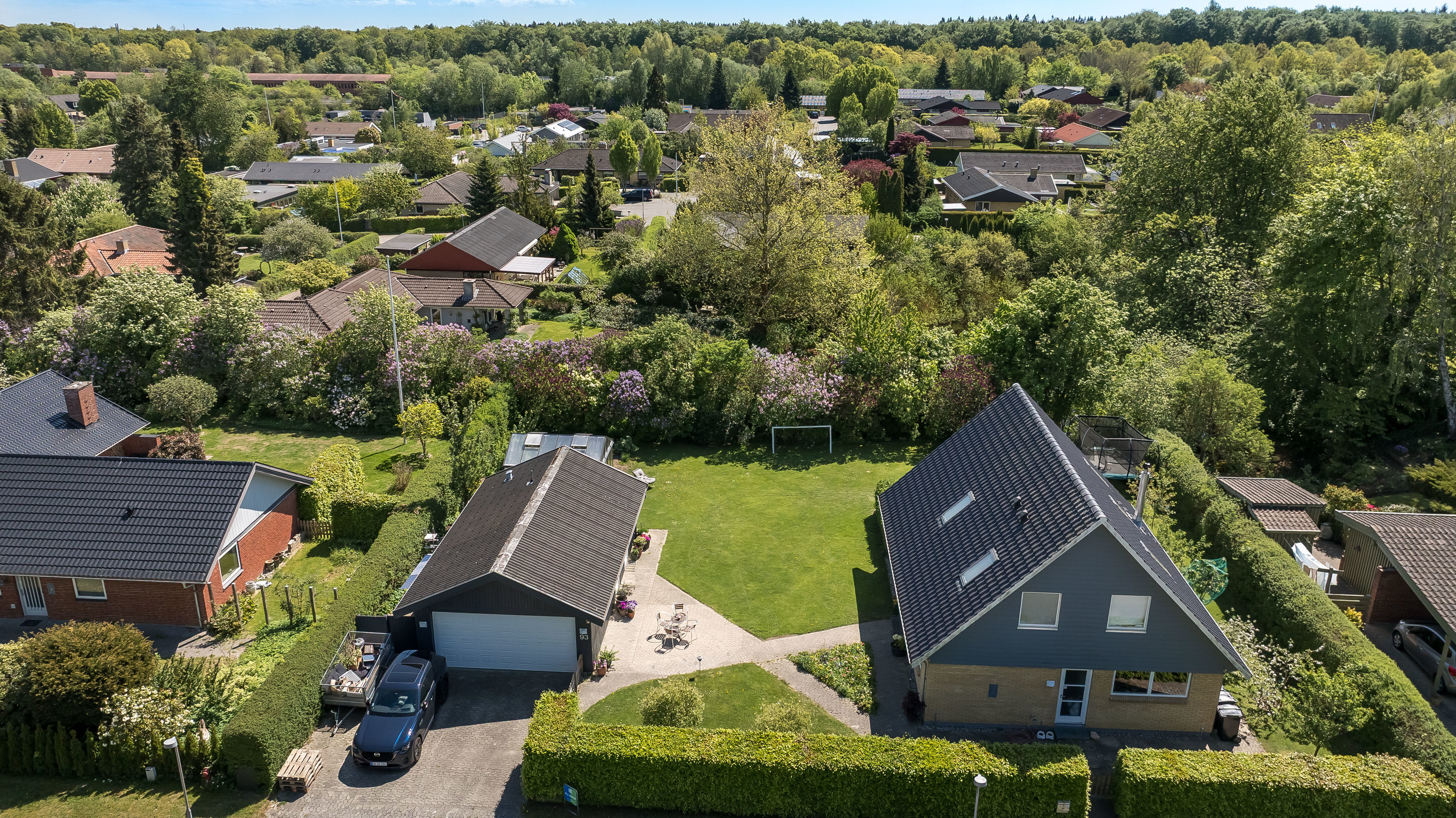 Fremhævet facade billede i fuldskærmstilstand. Billede af Smedievej 93, 3400 Hillerød