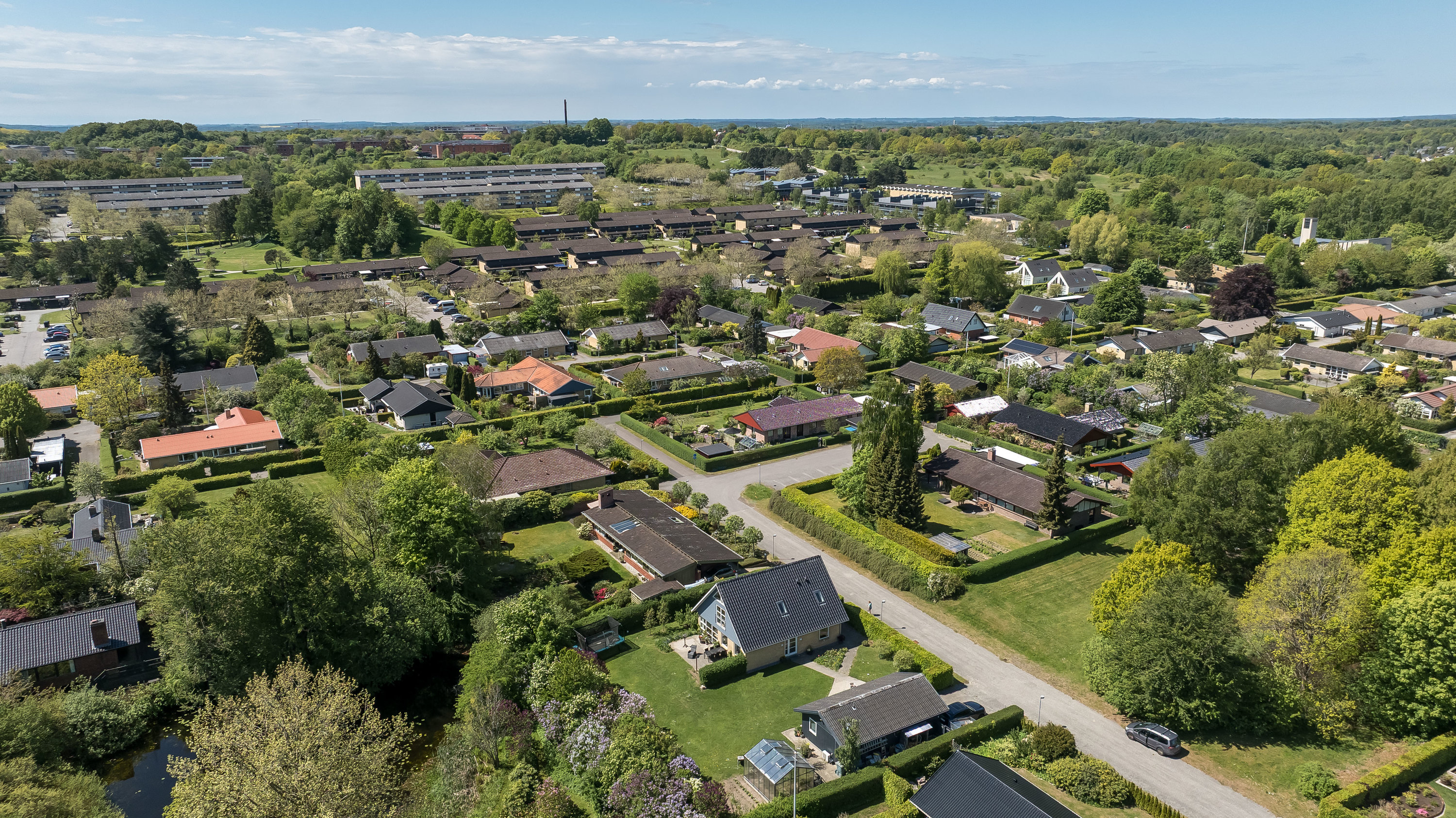 Fremhævet luftfoto billede i fuldskærmstilstand. Billede af Smedievej 93, 3400 Hillerød