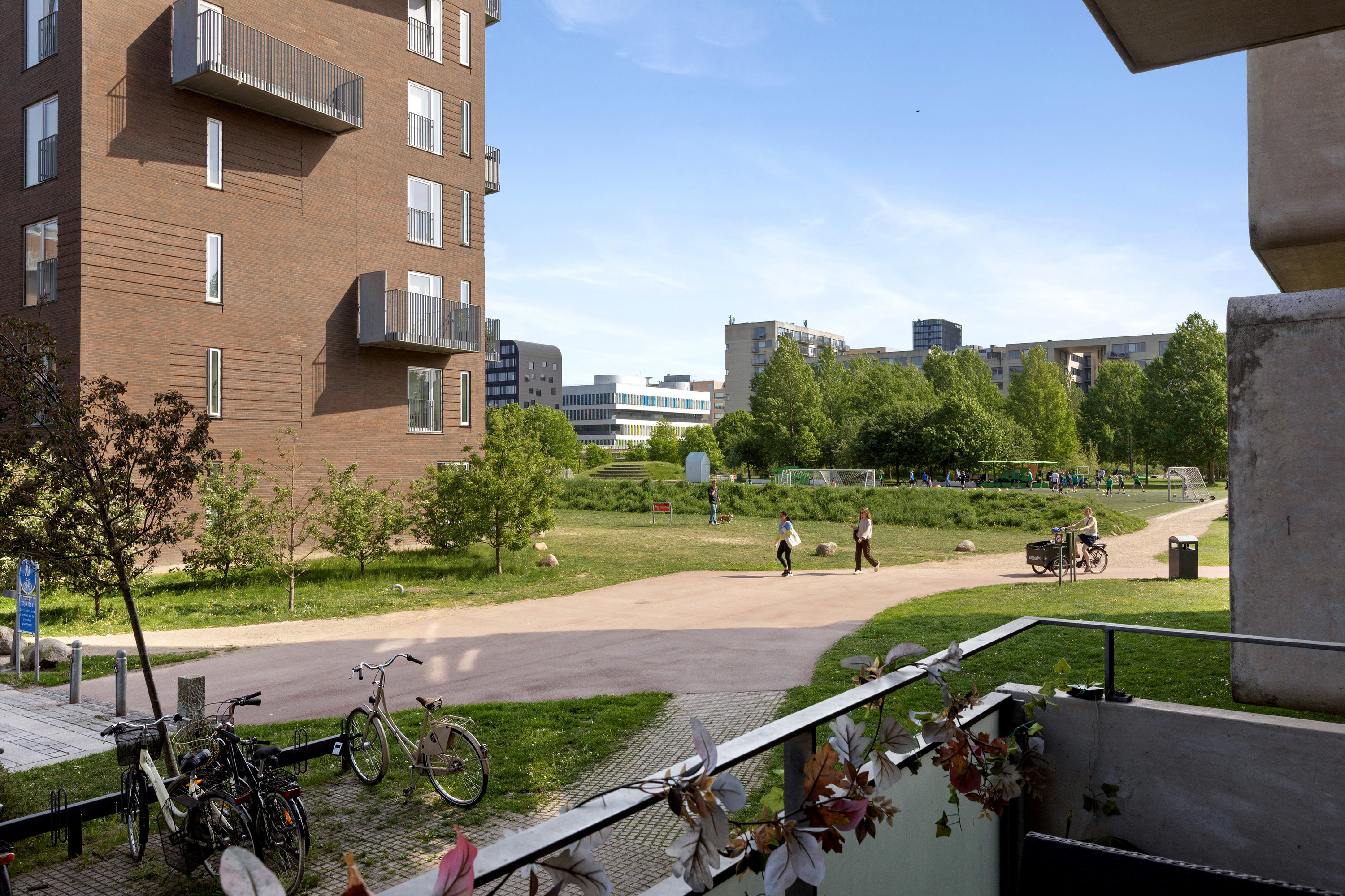 Fremhævet  billede i fuldskærmstilstand. Billede af C.F. Møllers Allé 56, st. tv., 2300 København S