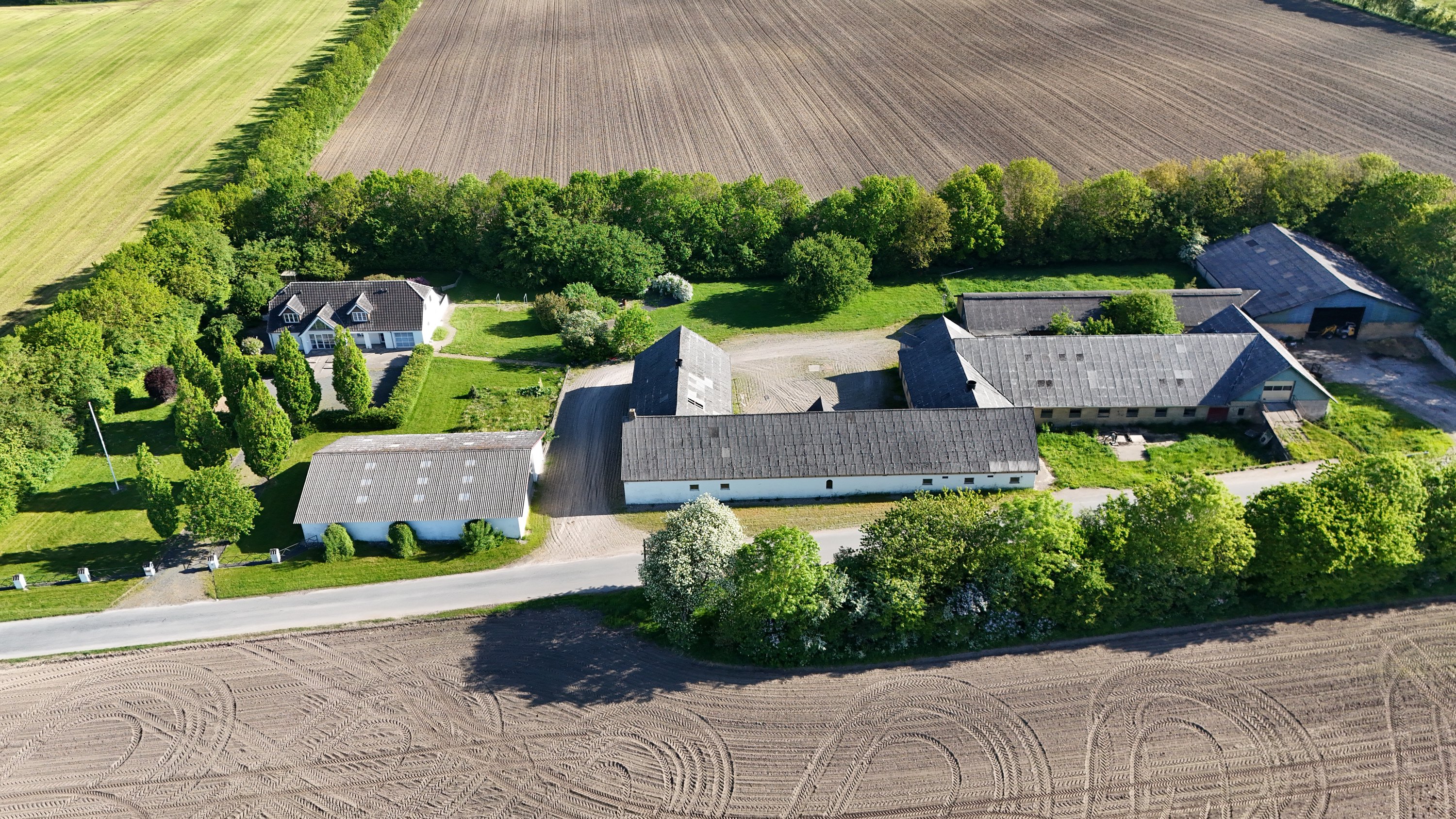 Fremhævet drone1 billede i fuldskærmstilstand. Billede af Runevej 8, Ll Rørbæk, 9500 Hobro