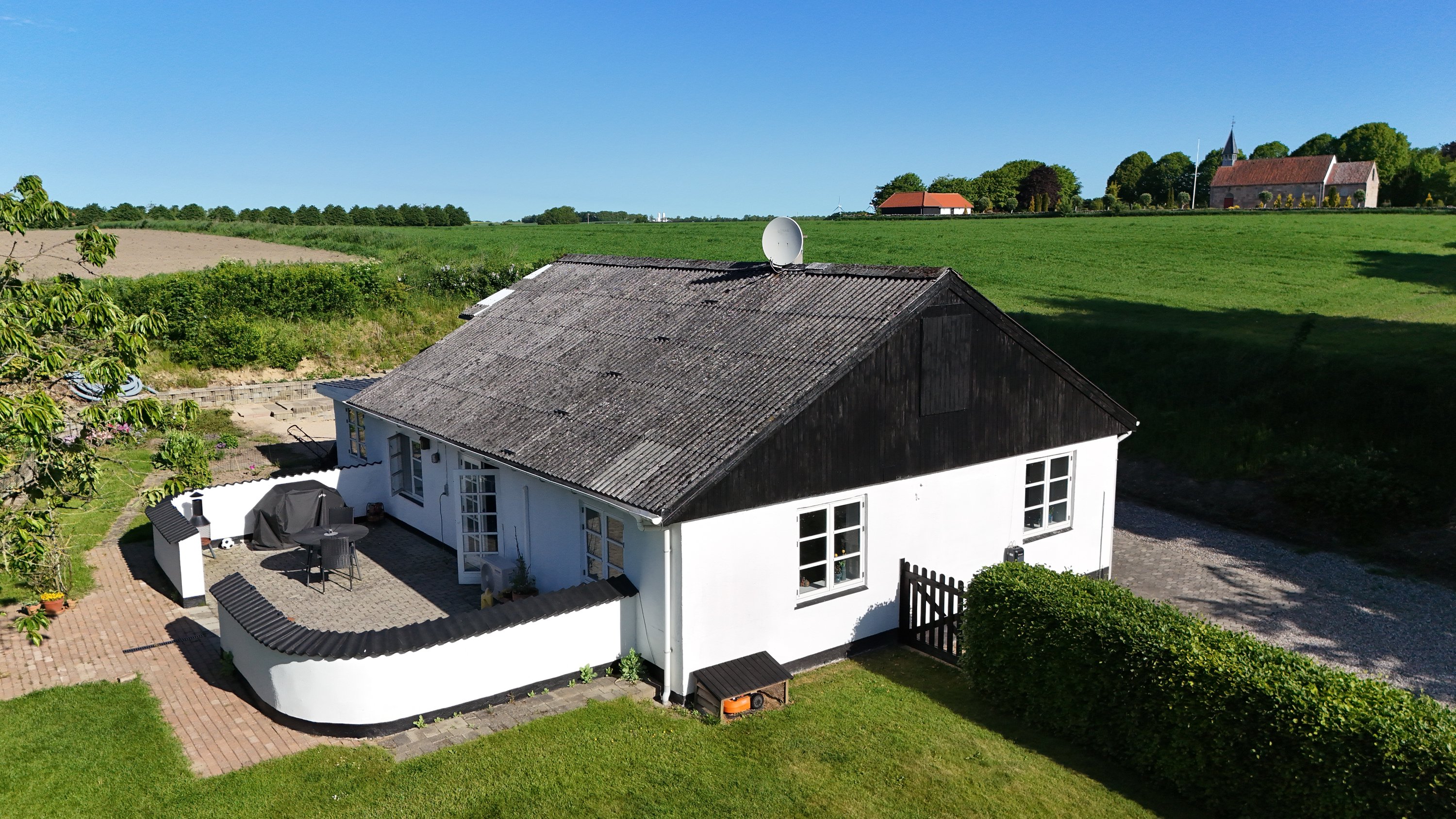 Fremhævet drone billede i fuldskærmstilstand. Billede af Aagade 24, Rørbæk, 9500 Hobro
