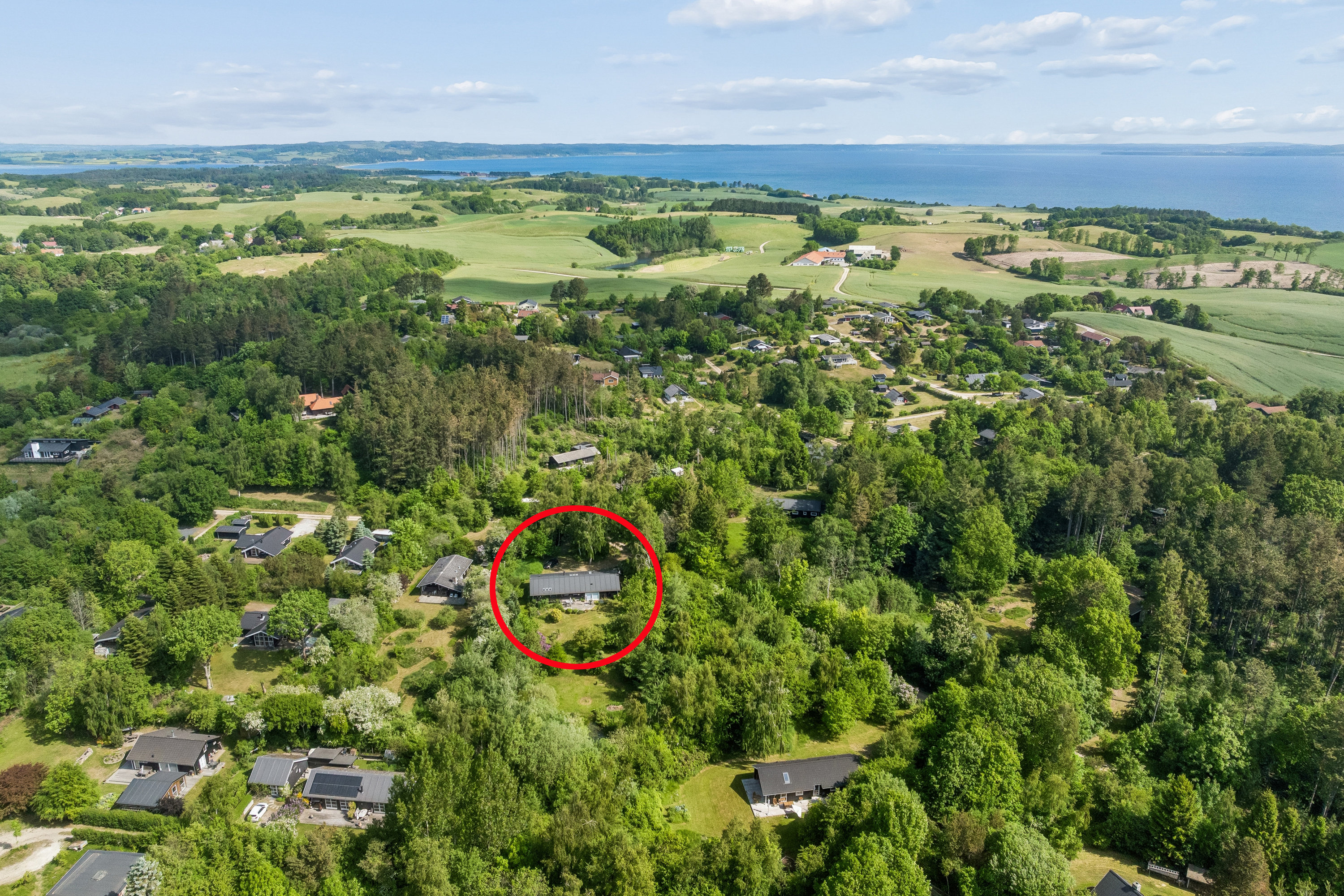 Fremhævet luftfoto billede i fuldskærmstilstand. Billede af Skæsibakken 8, Esby, 8420 Knebel