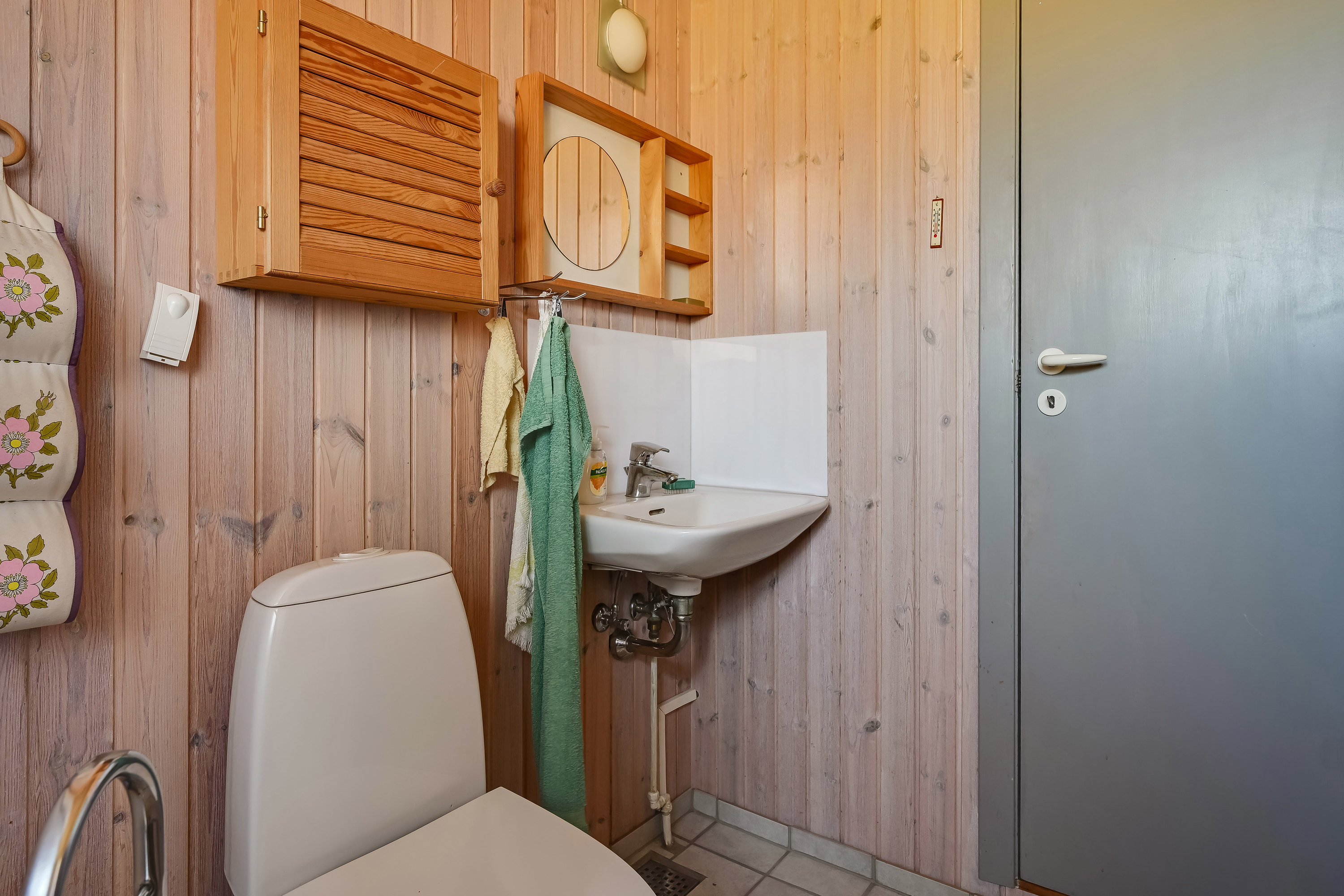 Fremhævet toilet billede i fuldskærmstilstand. Billede af Søringen 26, Grærup, 6840 Oksbøl