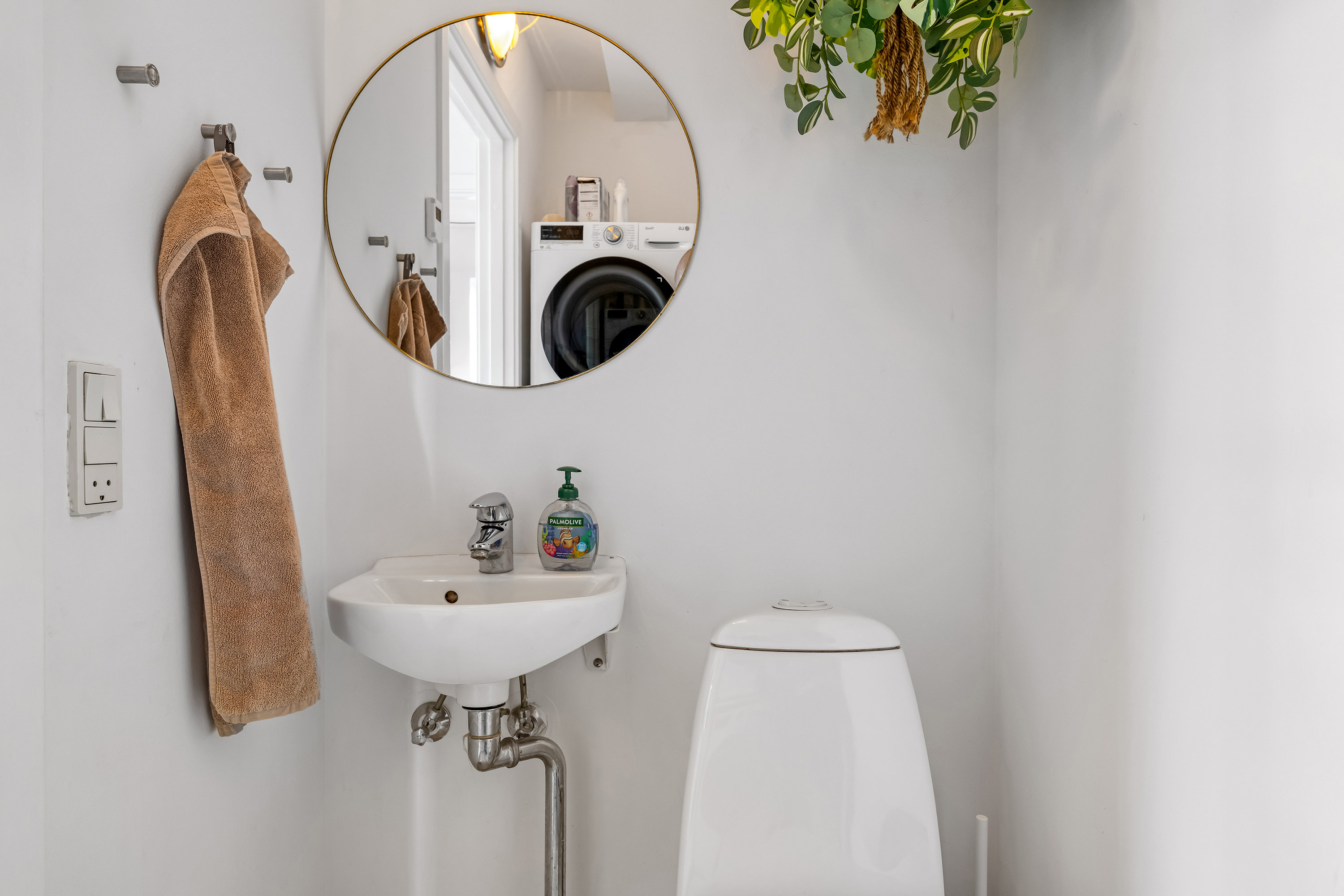 Fremhævet toilet billede i fuldskærmstilstand. Billede af Ørnebjergvej 5R, 3650 Ølstykke