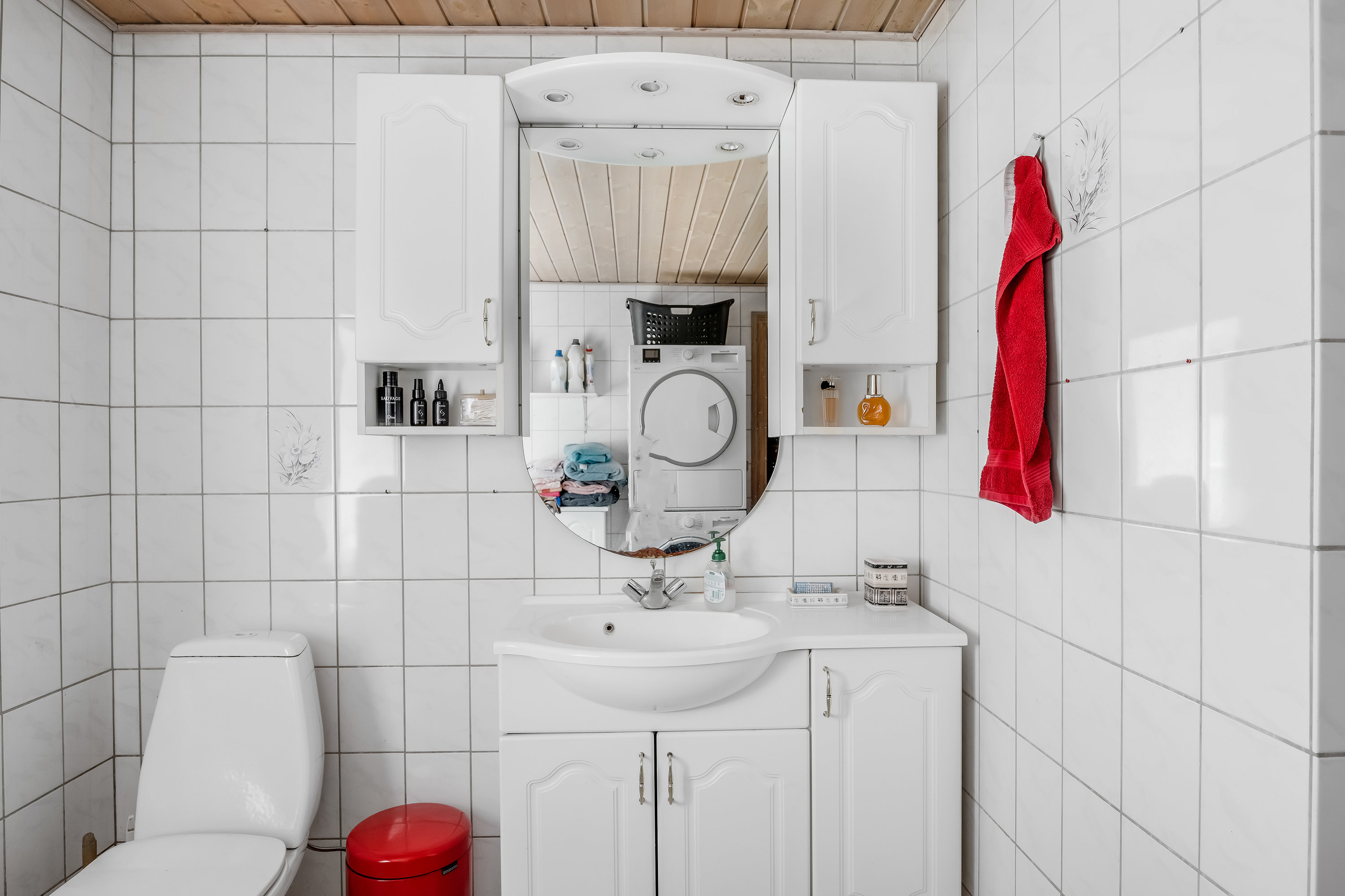 Fremhævet toilet billede i fuldskærmstilstand. Billede af Nymindegabvej 182, 6855 Outrup