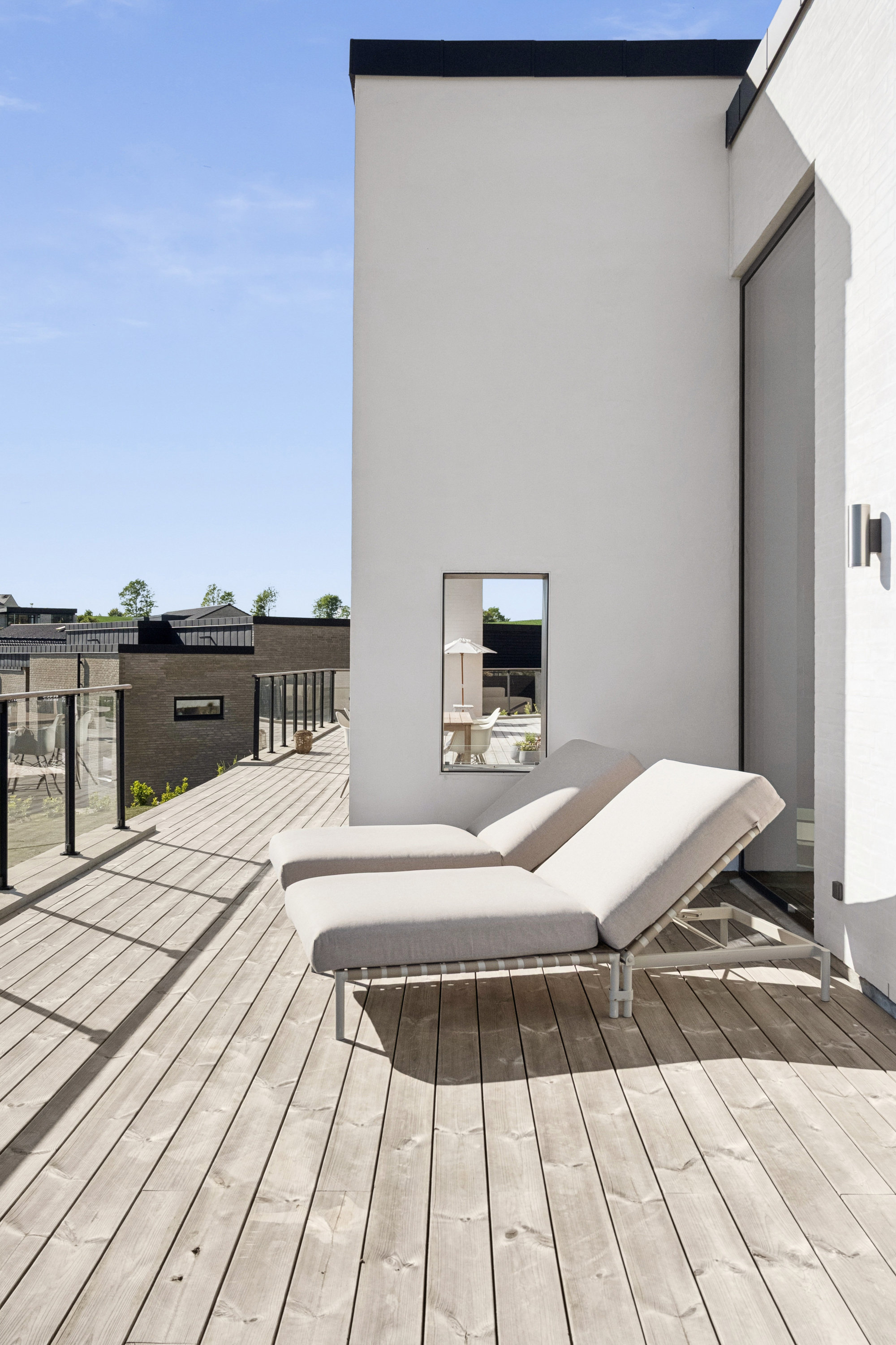 Fremhævet terrasse billede i fuldskærmstilstand. Billede af Haarbakken 23, 8382 Hinnerup