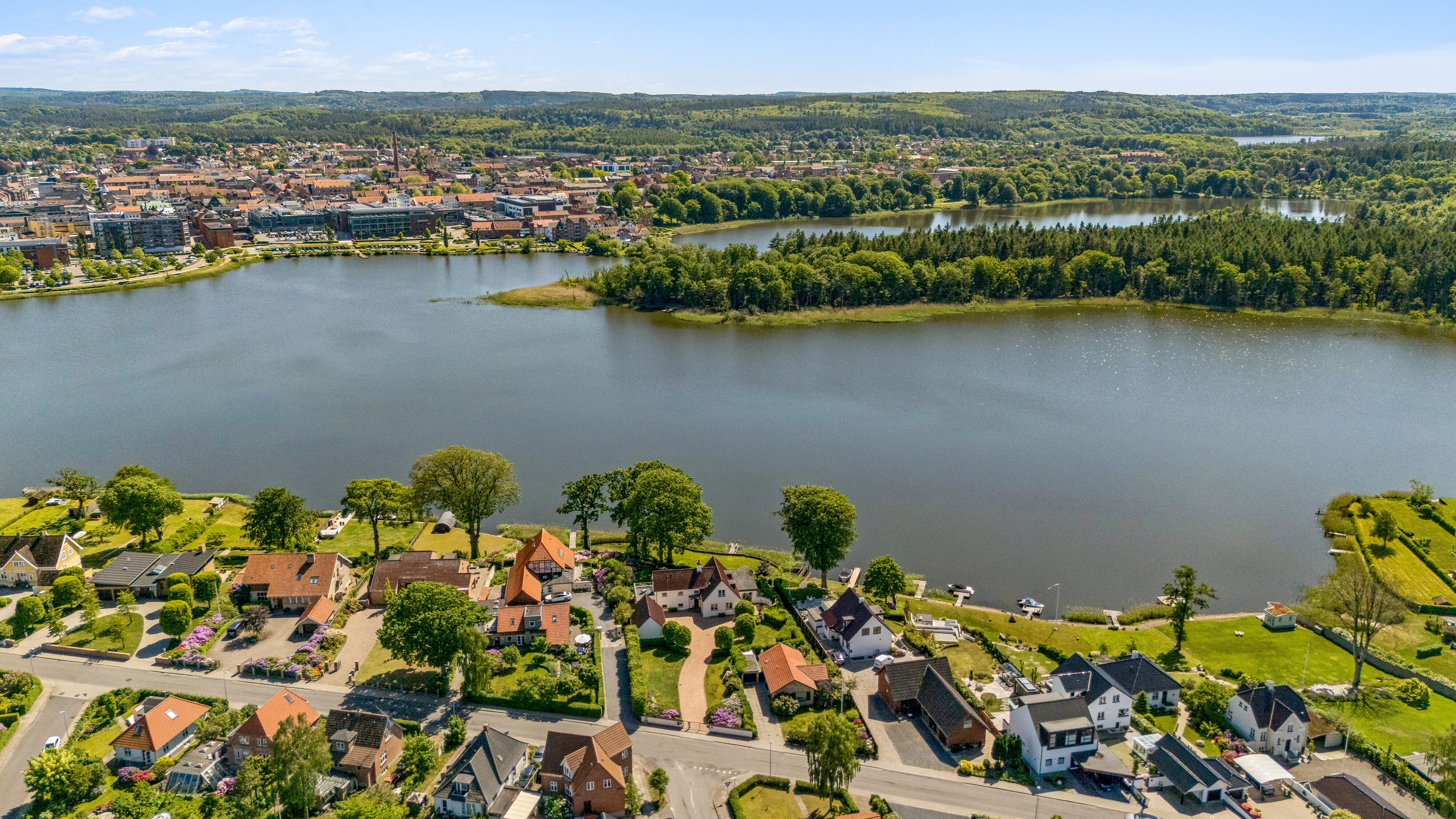 Fremhævet luftfoto billede i fuldskærmstilstand. Billede af Sølystvej 63, 8600 Silkeborg