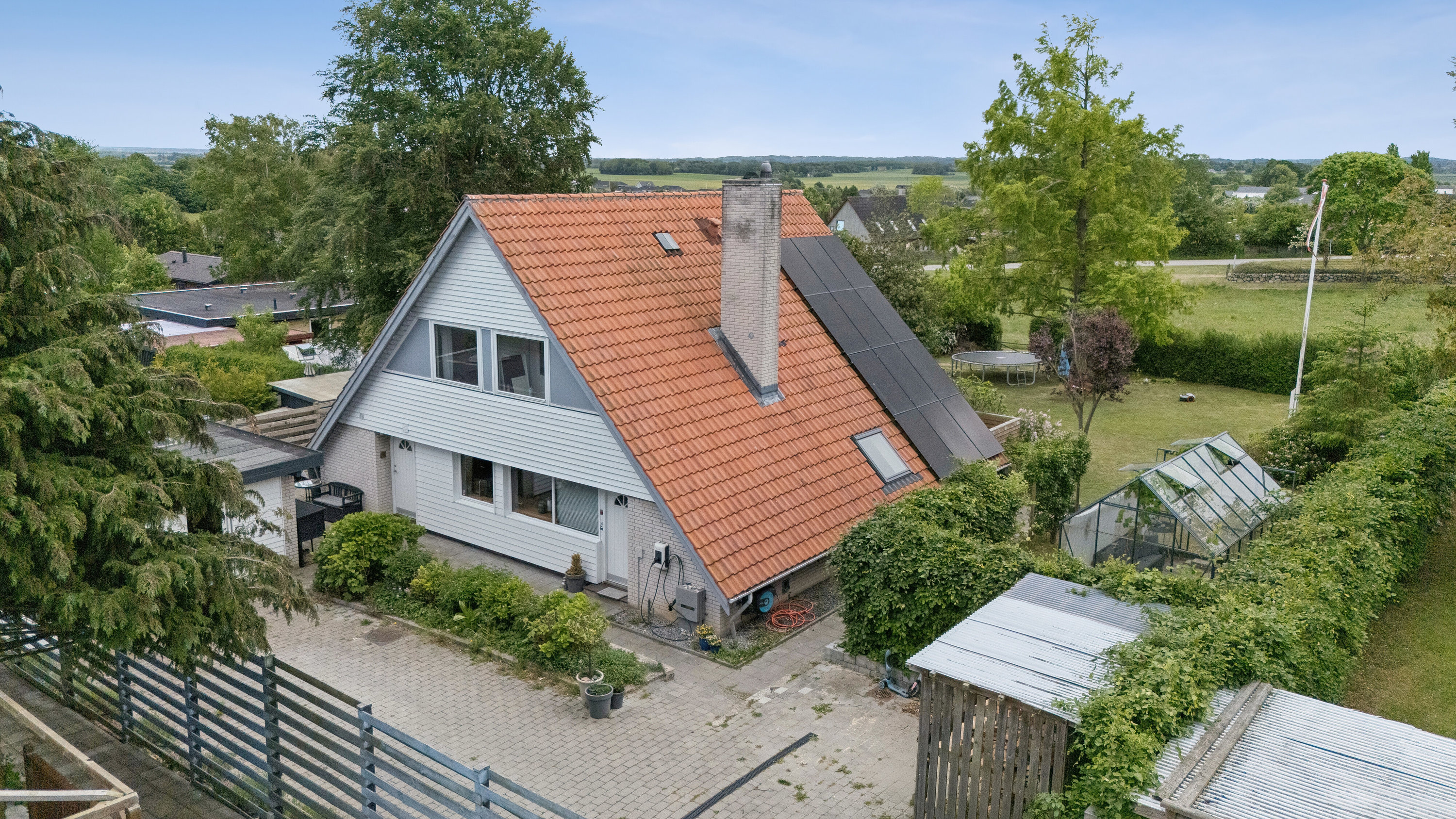 Fremhævet set fra vejen billede i fuldskærmstilstand. Billede af Højdevej 9, 4070 Kirke Hyllinge