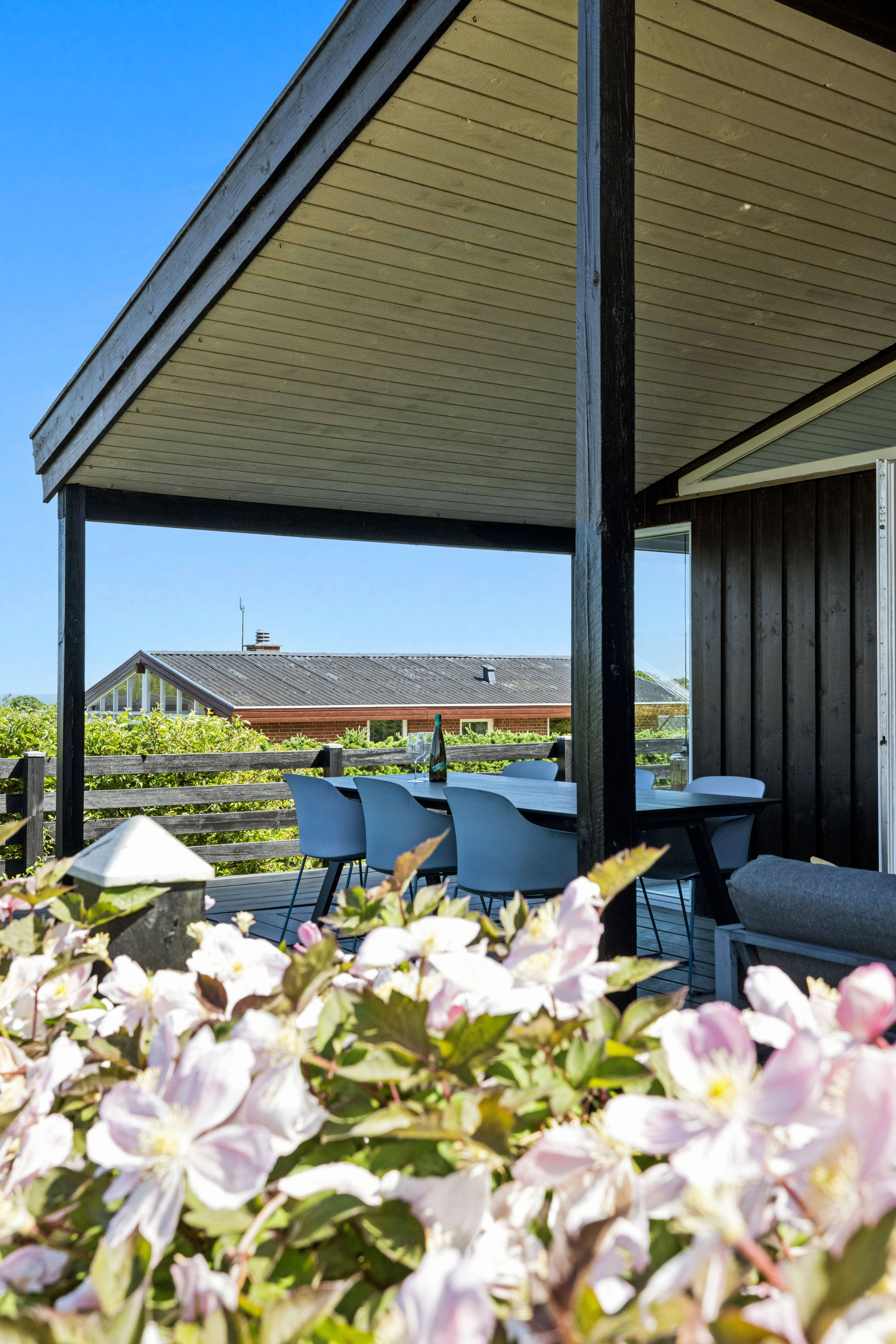 Fremhævet terrasse billede i fuldskærmstilstand. Billede af Glænøvej 10, Bønnerup Strand, 8585 Glesborg